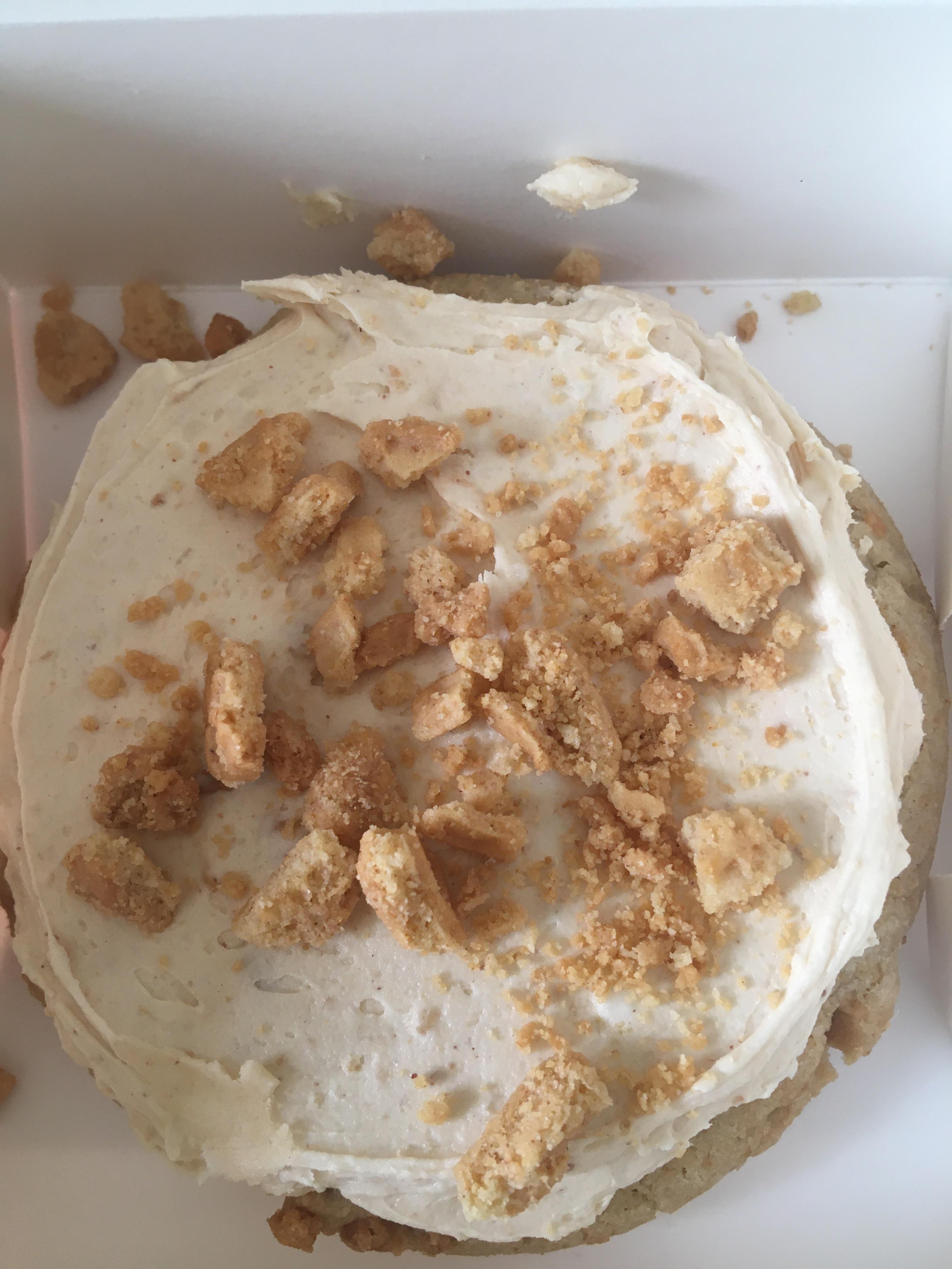 Tester peanut butter crème ft nutter butter r/CrumblCookies