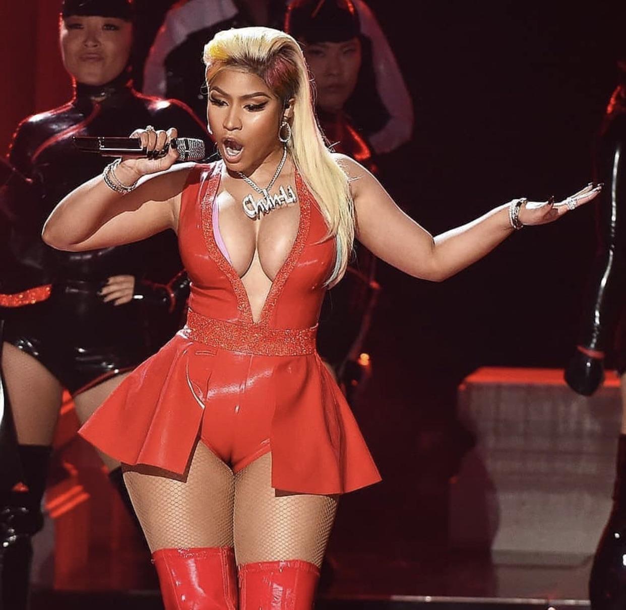 I pray everyday for her to release a sex tape : Nicki_Minaj