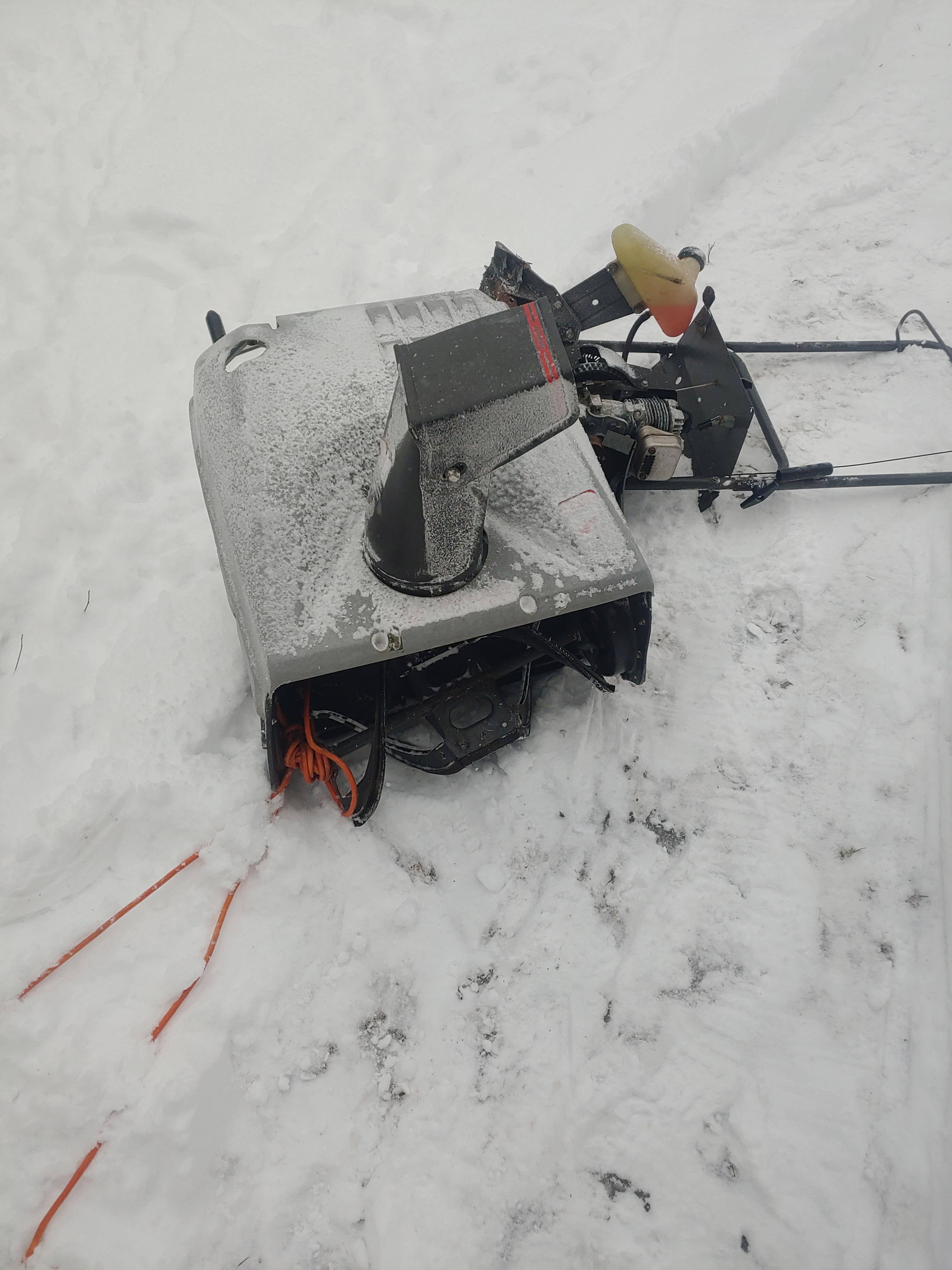 So here i am i bought a new carburator for this boi. And actually this