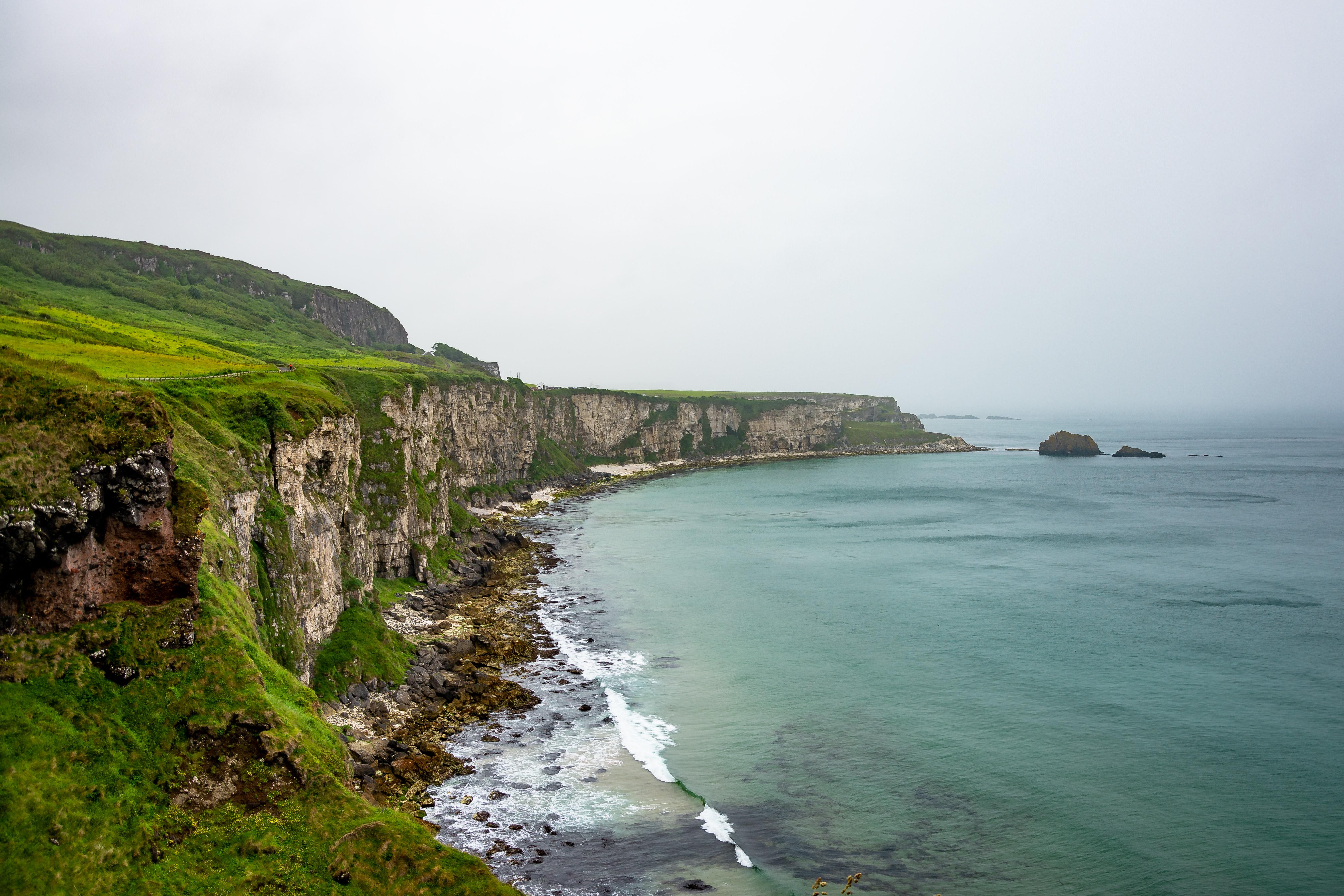 Cliffs near Ballintoy, Northern Ireland [5359x3573][OC] r/EarthPorn