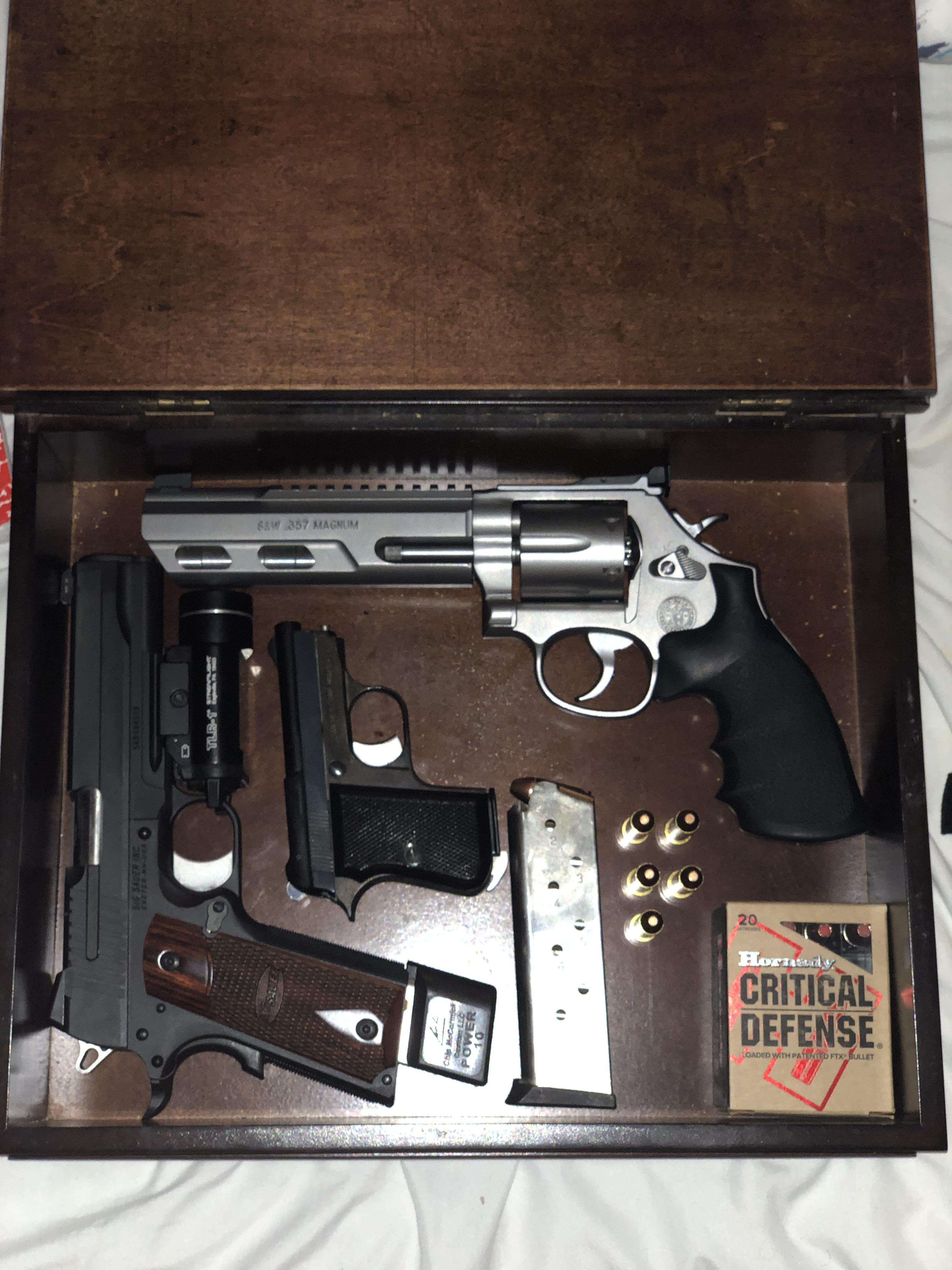 Nightstand r/guns