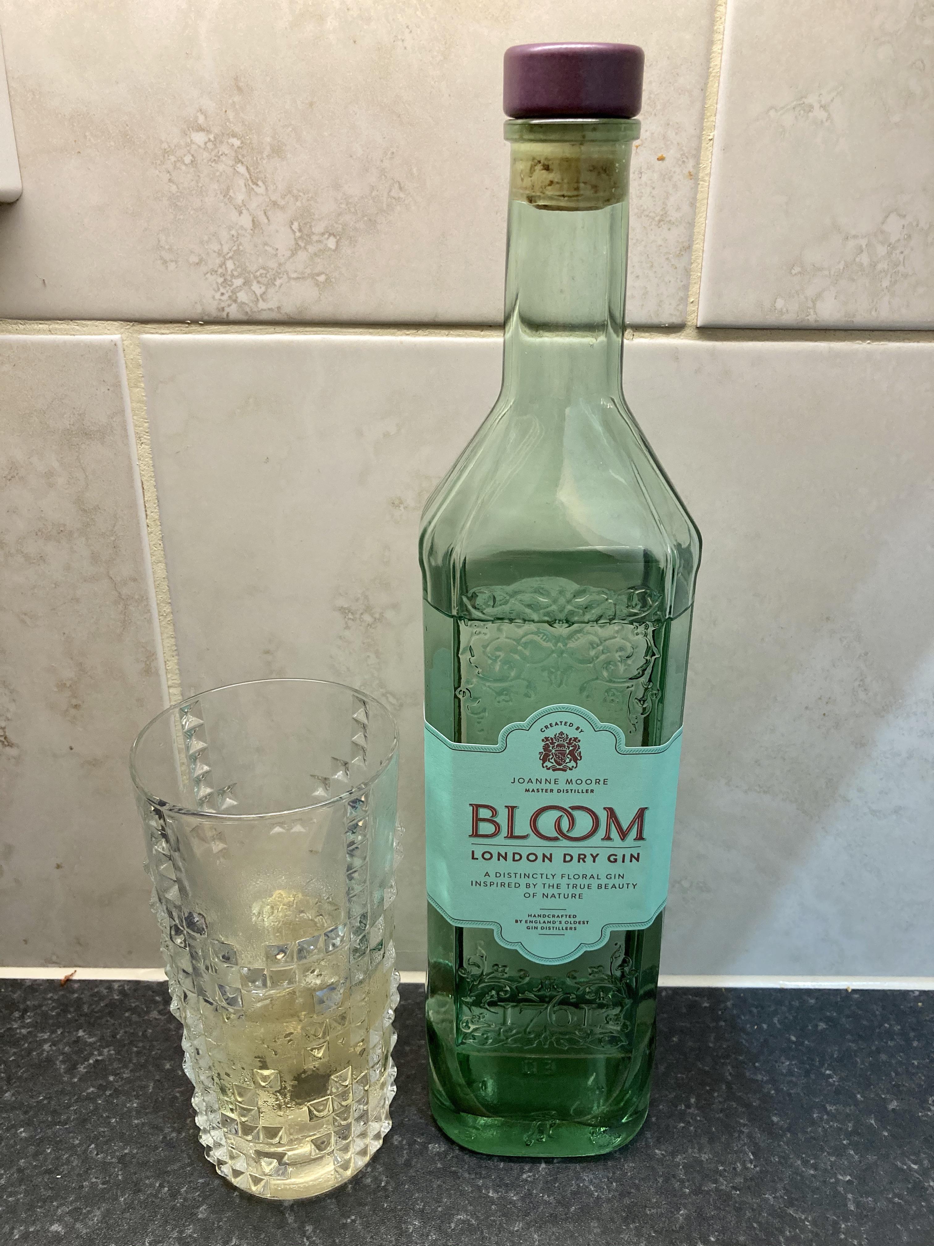 Well this arrived yesterday and I must say its bloomin lovely. Dry gins