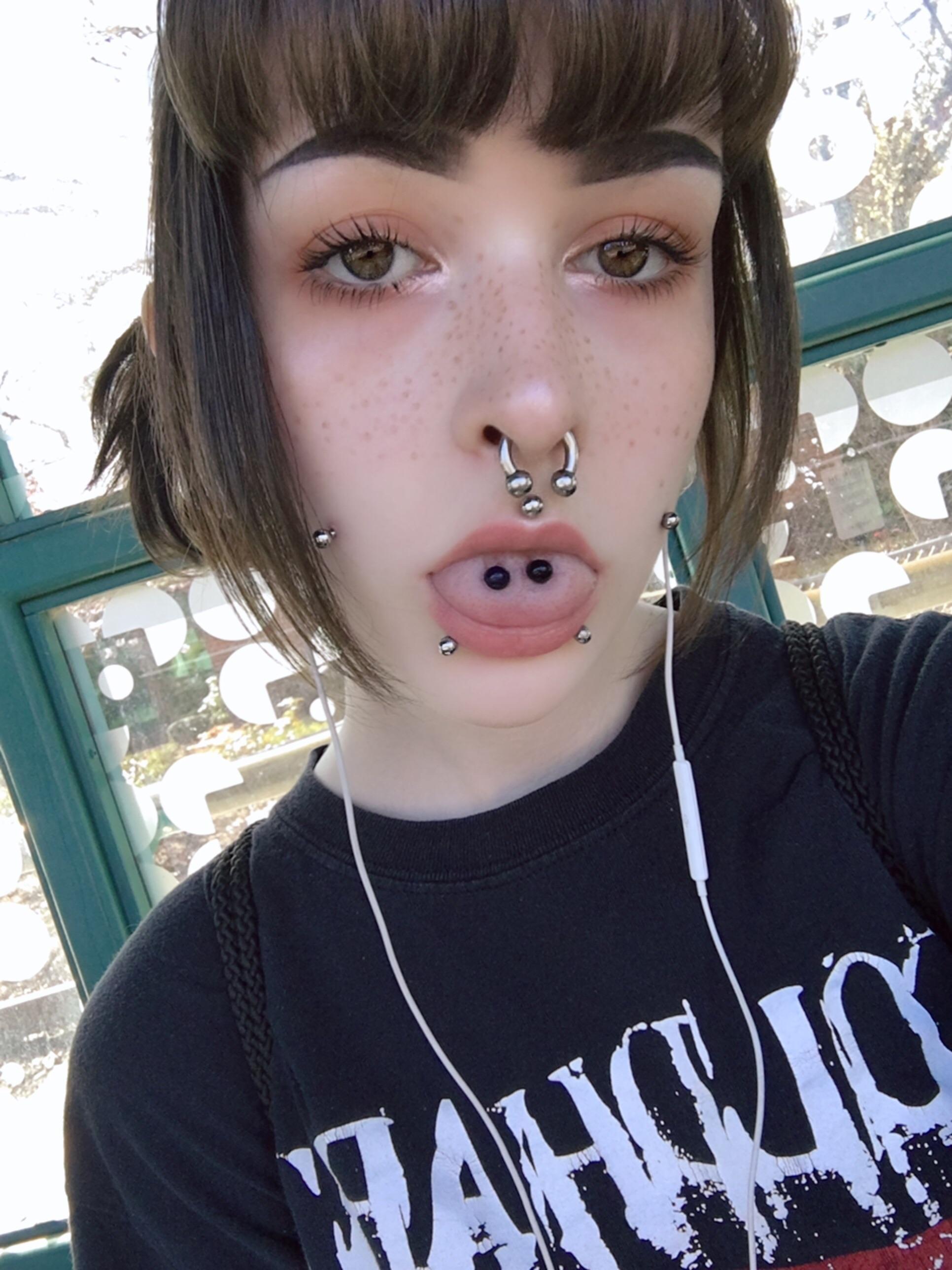 Stretched my septum to 8g! My goal is 4g 🖤 Stretched