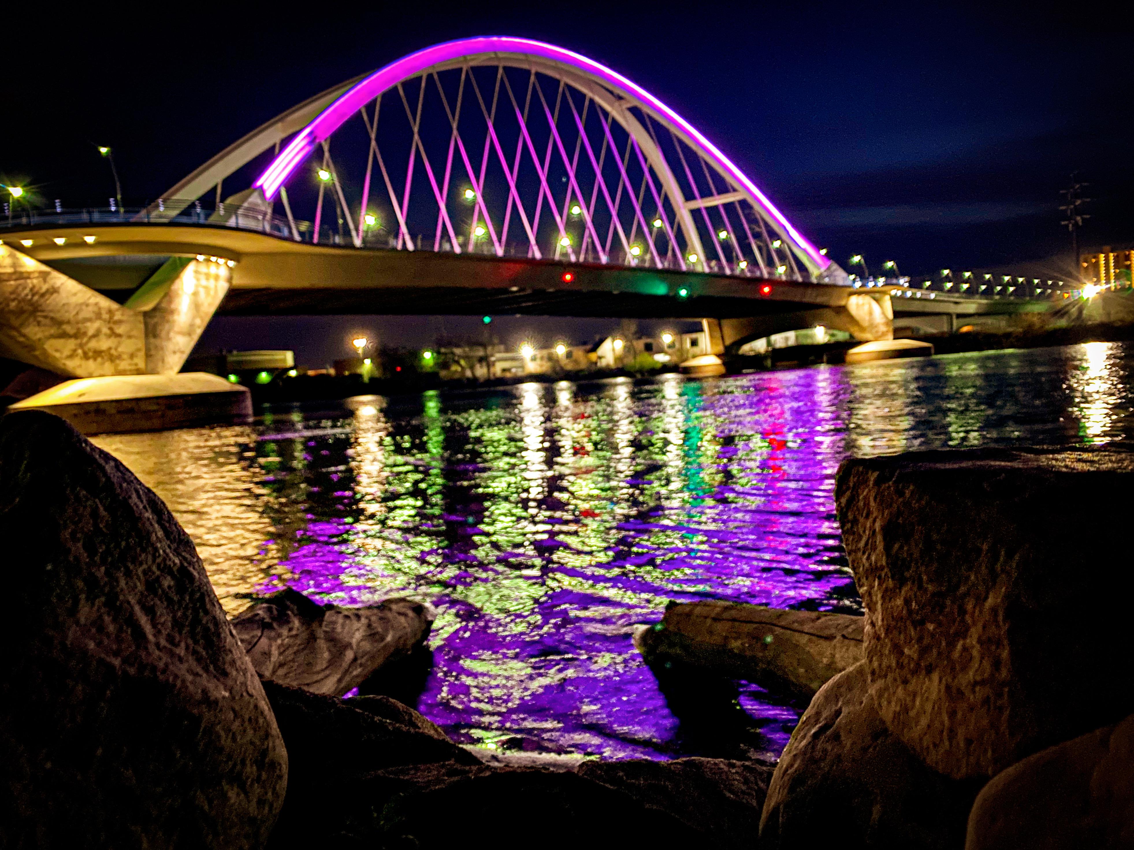 Lowry bridge lit up for Pancreatic cancer victim awareness tonight! r
