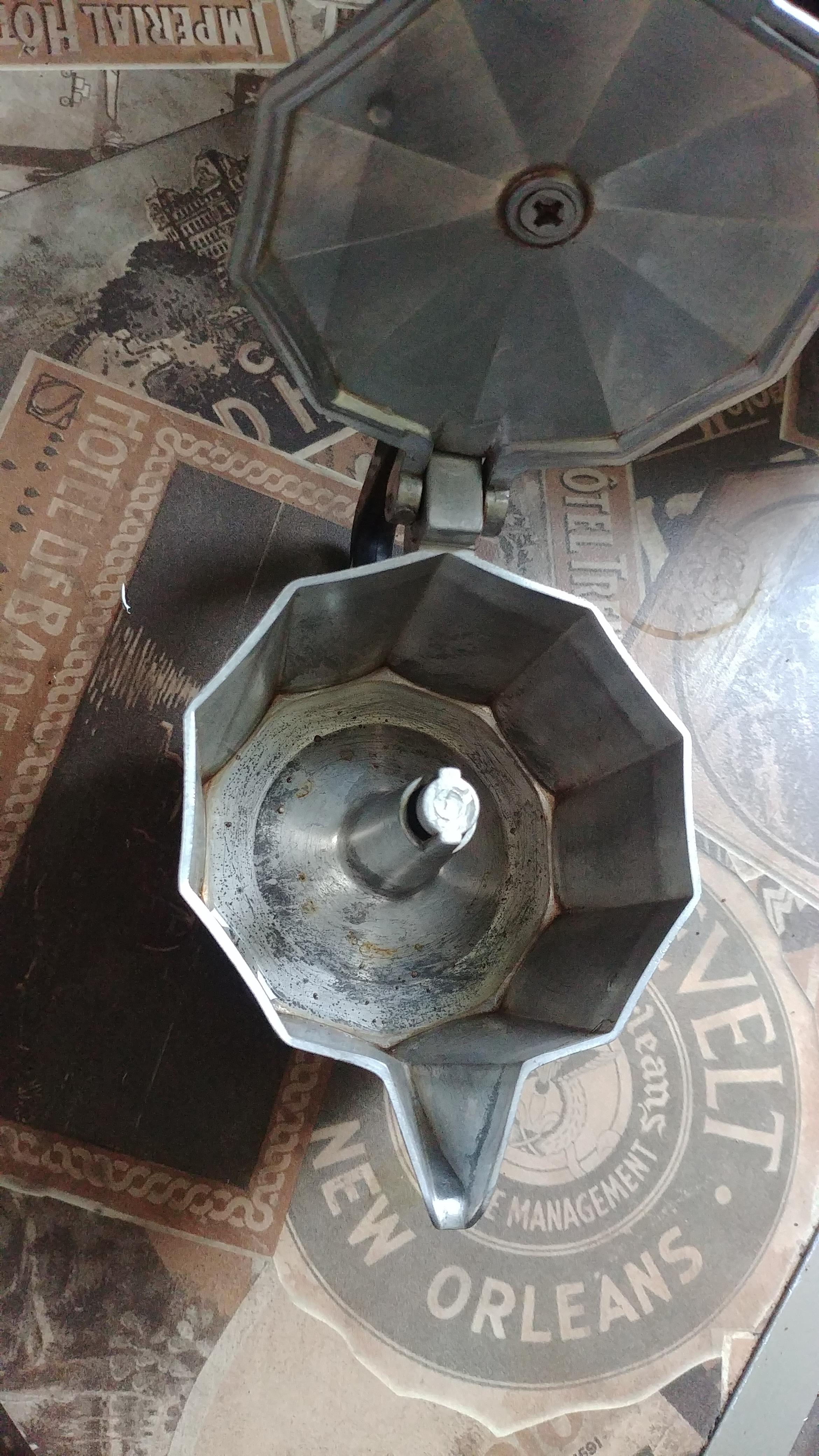 Is this safe to use? Cleaned up aluminum moka with baking soda.. r