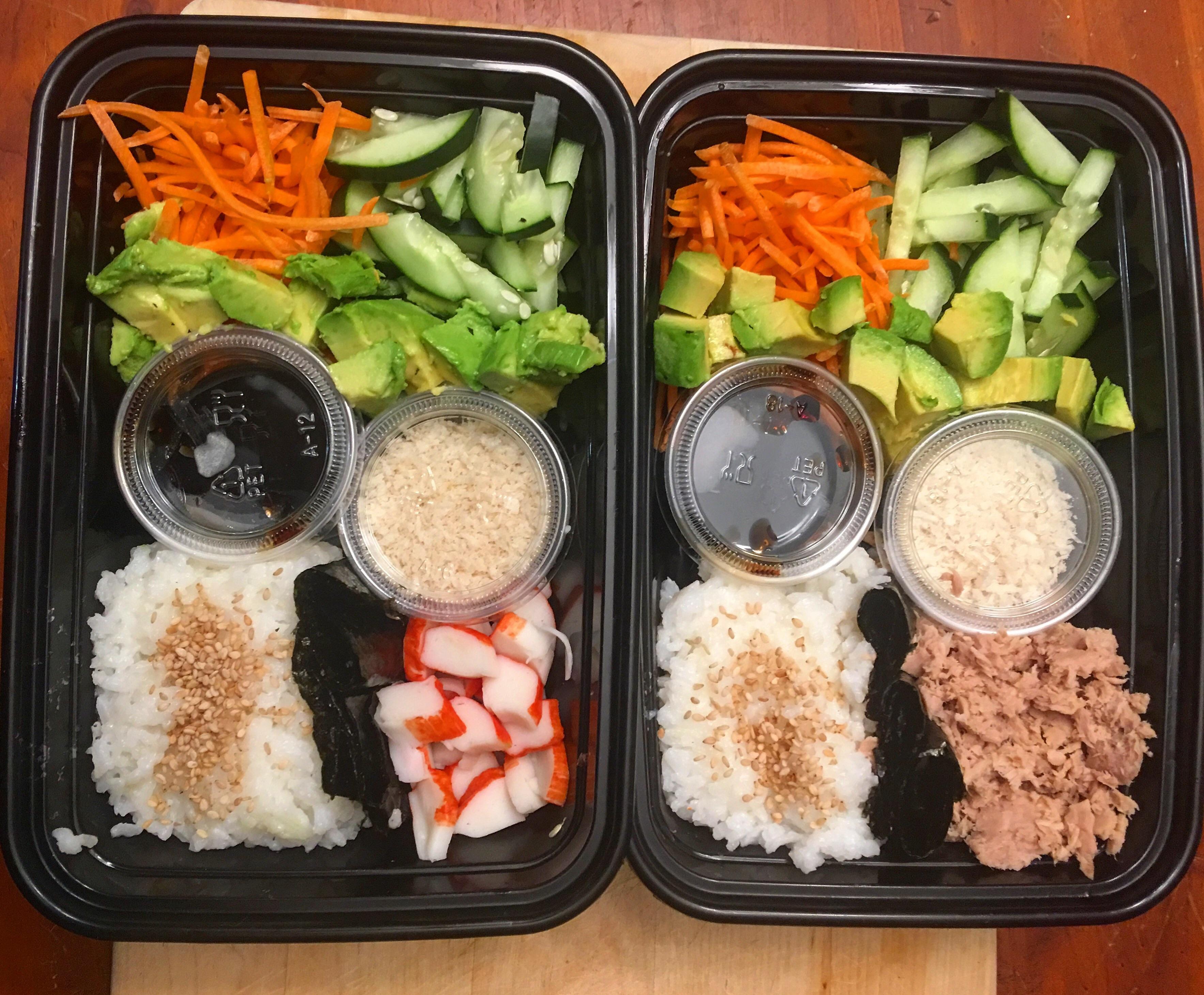 Gettin’ my sushi roll on, deconstructed! Sushi bowl meal preps with tuna & imitation crab🍣 r