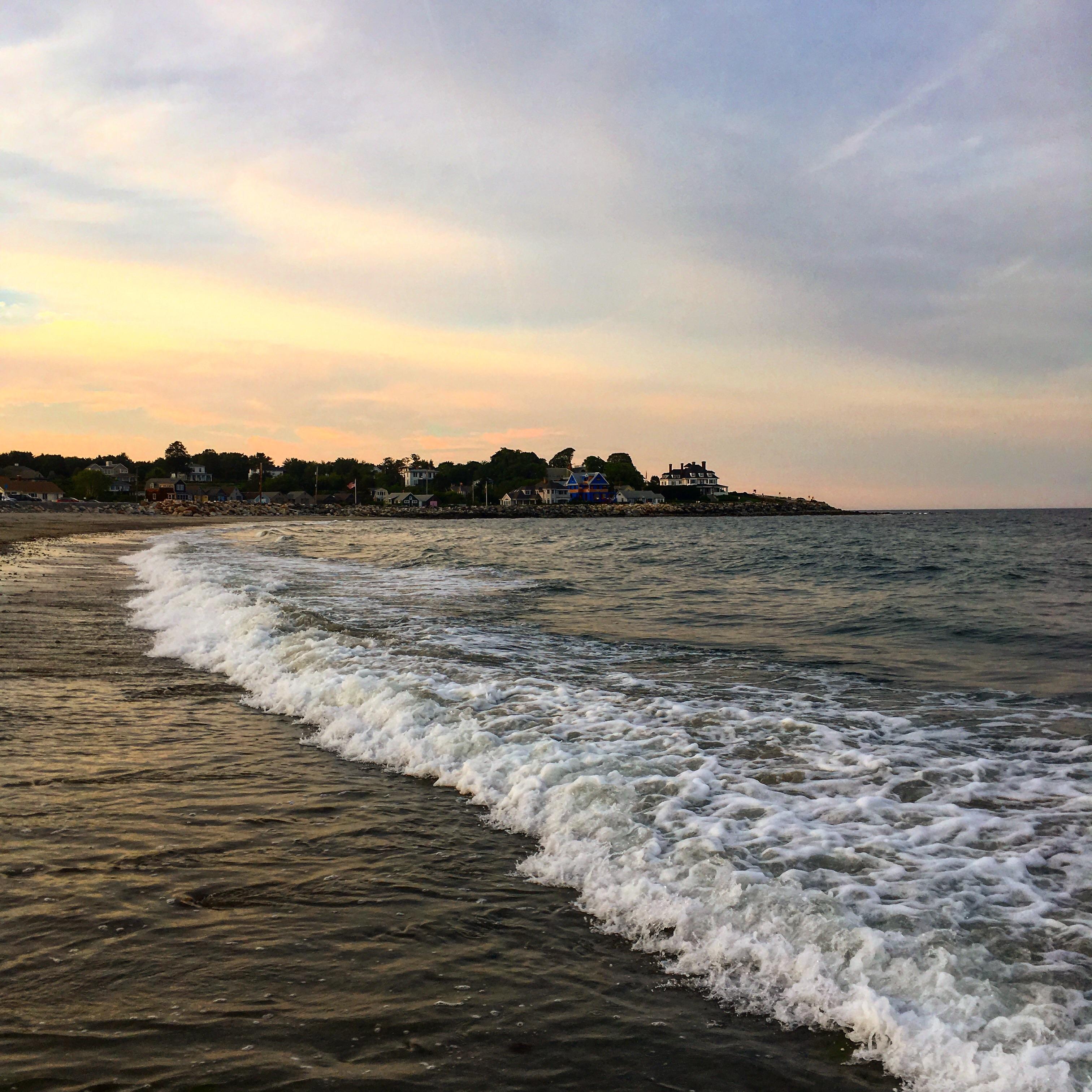 I thought someone might enjoy this pic I took from North Hampton Beach ) r/New_Hampshire