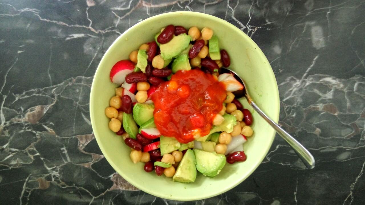 A tasty highfiber salad [355 kcal, 16P, 38C, 13F + 14g fiber] r