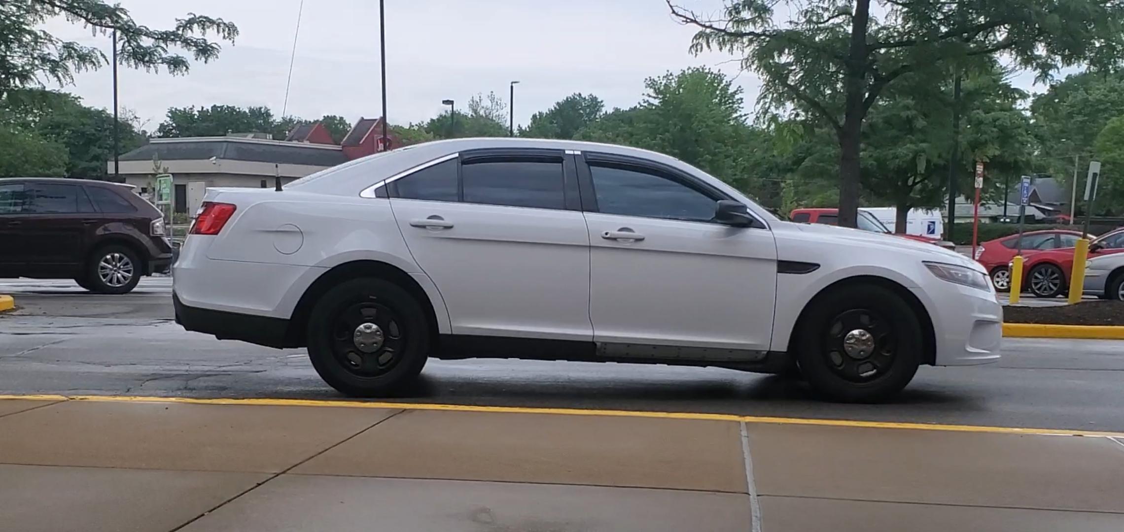Unmarked University City, Missouri police department Ford Taurus r