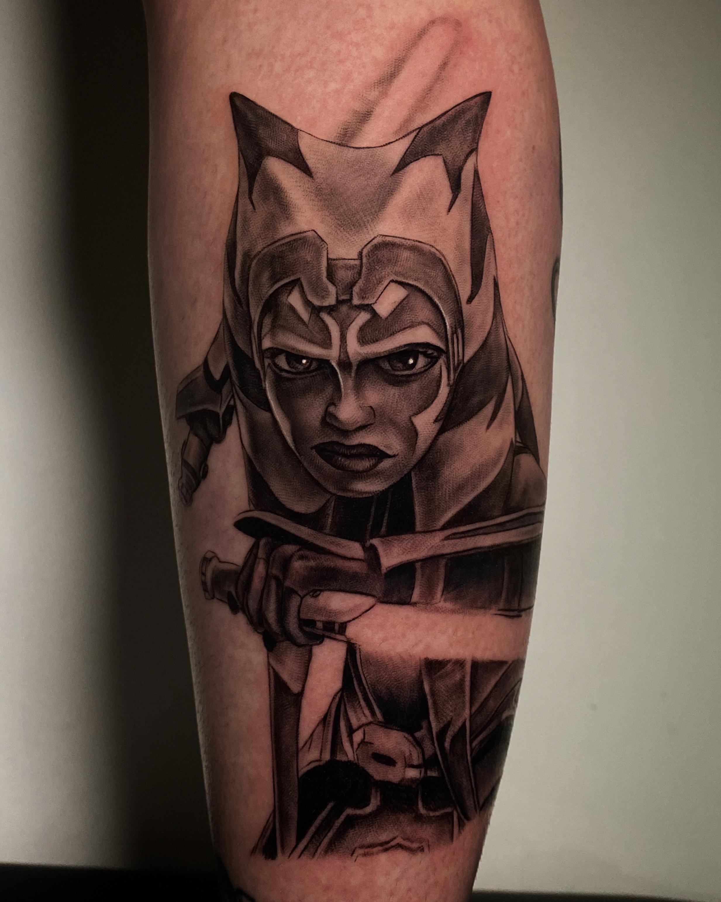 Here’s a tattoo of Ahsoka I did on my sisters leg today. r/clonewars