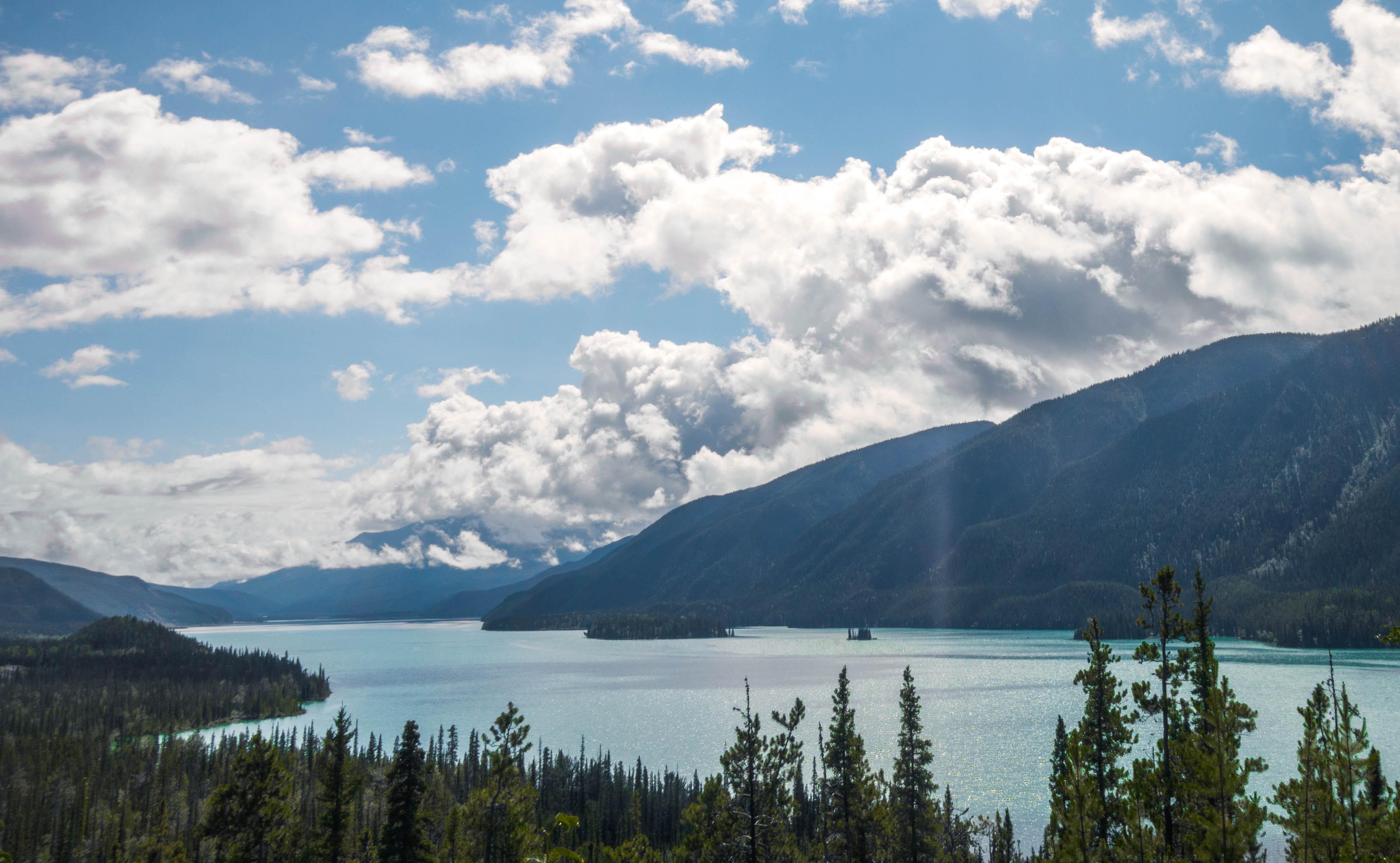 Summer in Northern B.C. (Muncho Lake) [OC] [4125 x 2543] r/EarthPorn