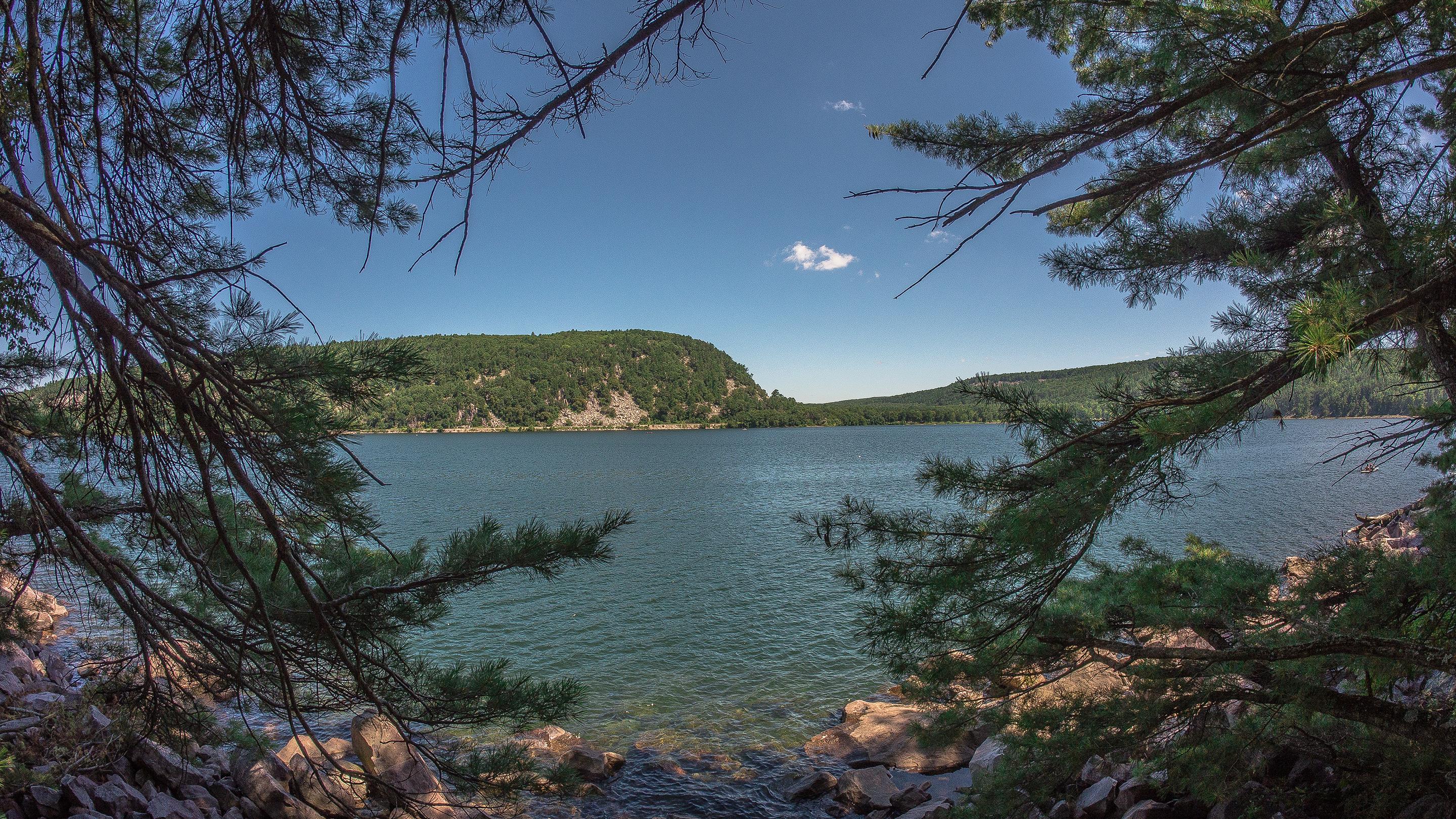 Devils Lake State ParkBaraboo, Wisconsin [2304x1296] r/EarthPorn
