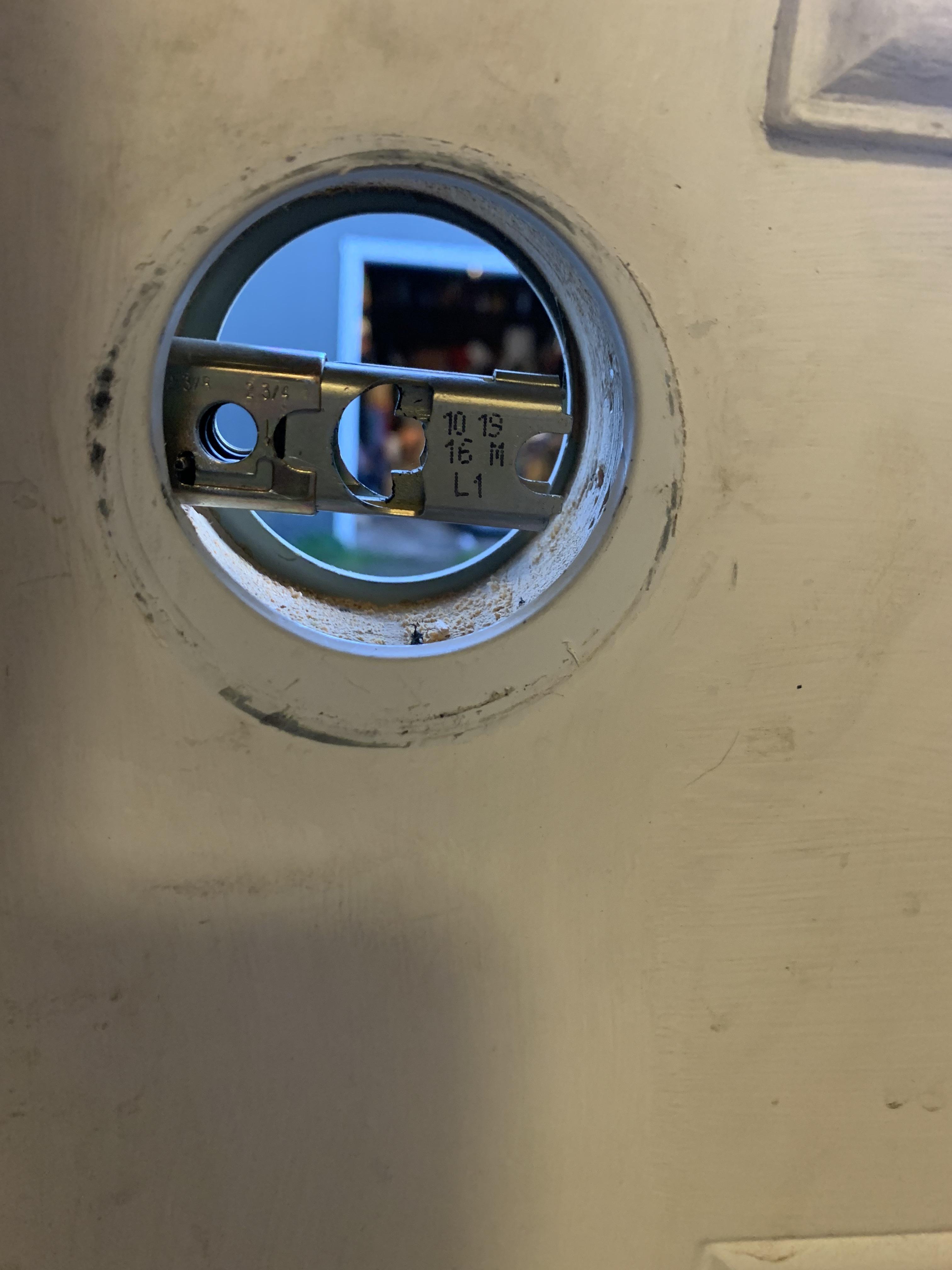 Doorknob latch won’t come off of locked. r/fixit