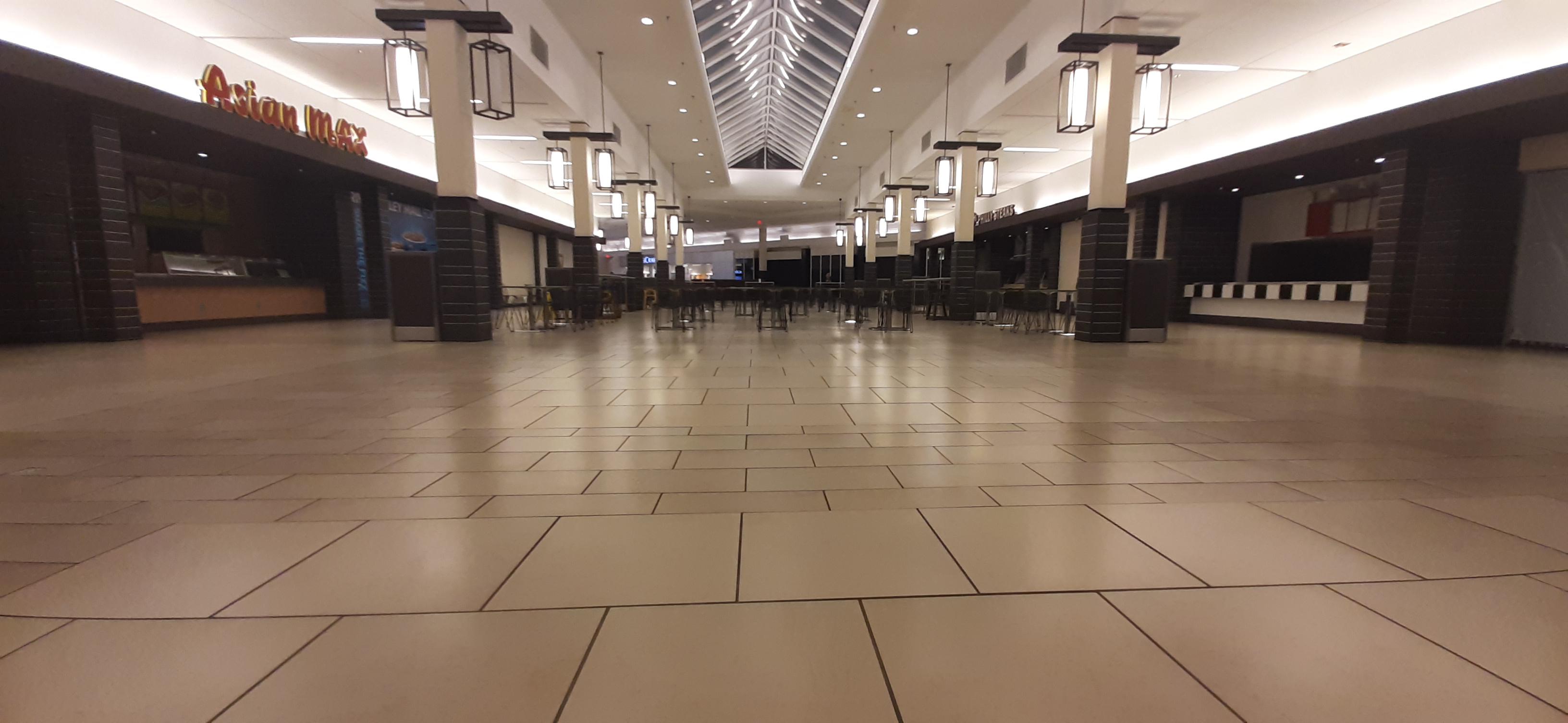 A food court of emptiness, River Valley Mall, Lancaster, OH r/retailporn