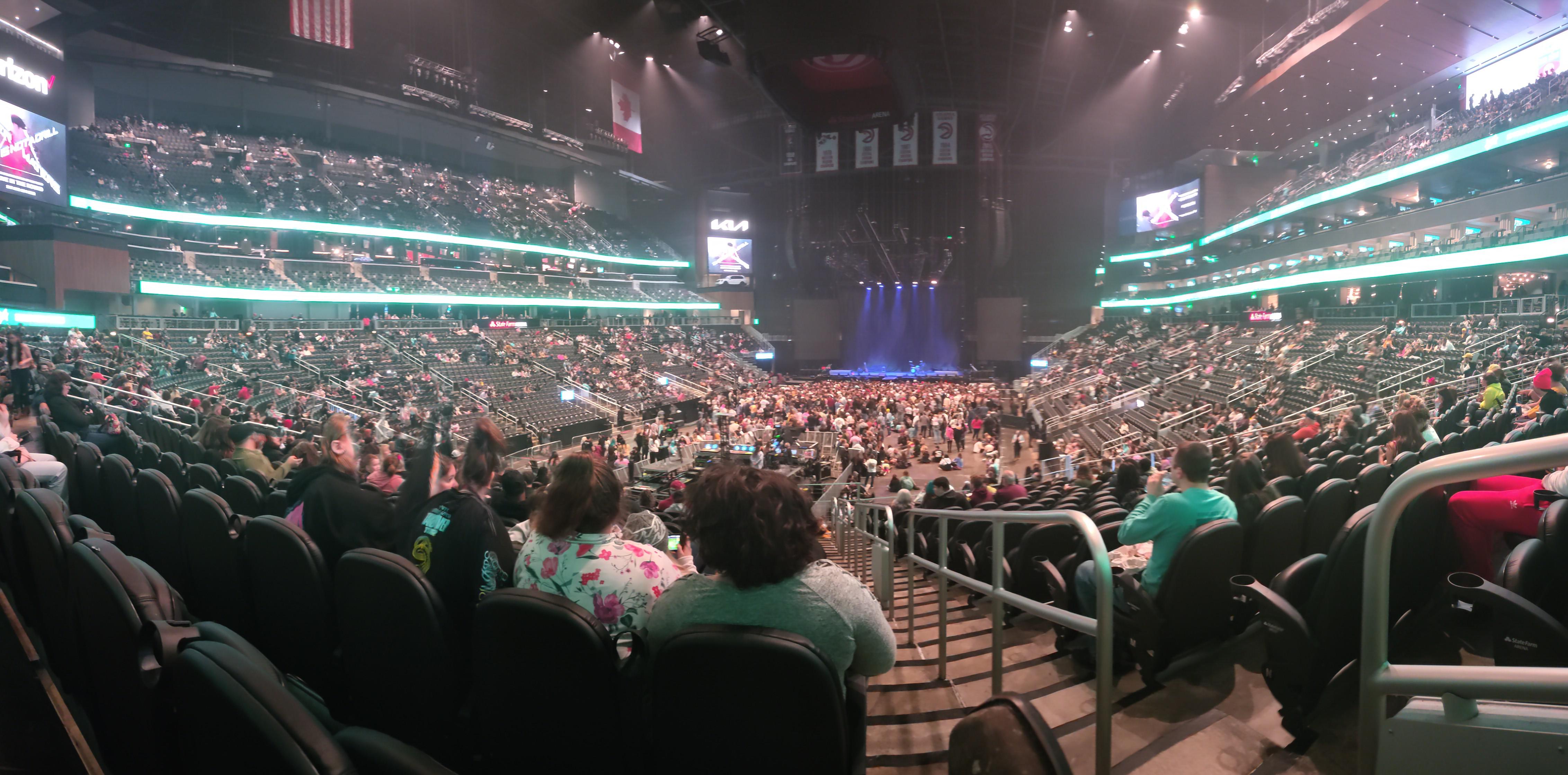 View of State Farm Arena about half an hour before the show / r