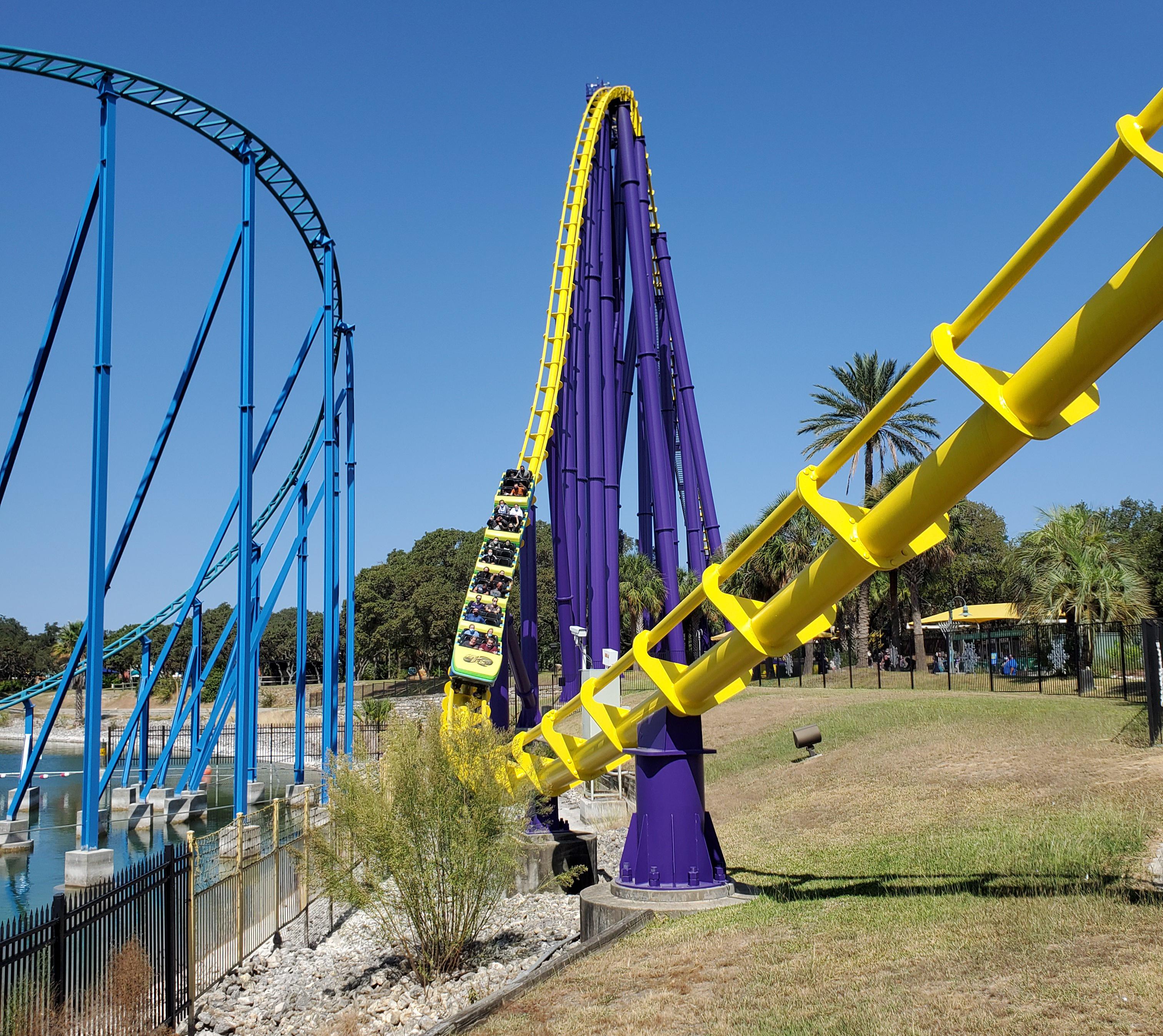 [Steel Eel, Sea World San Antonio] Enjoyable ride with airtime so