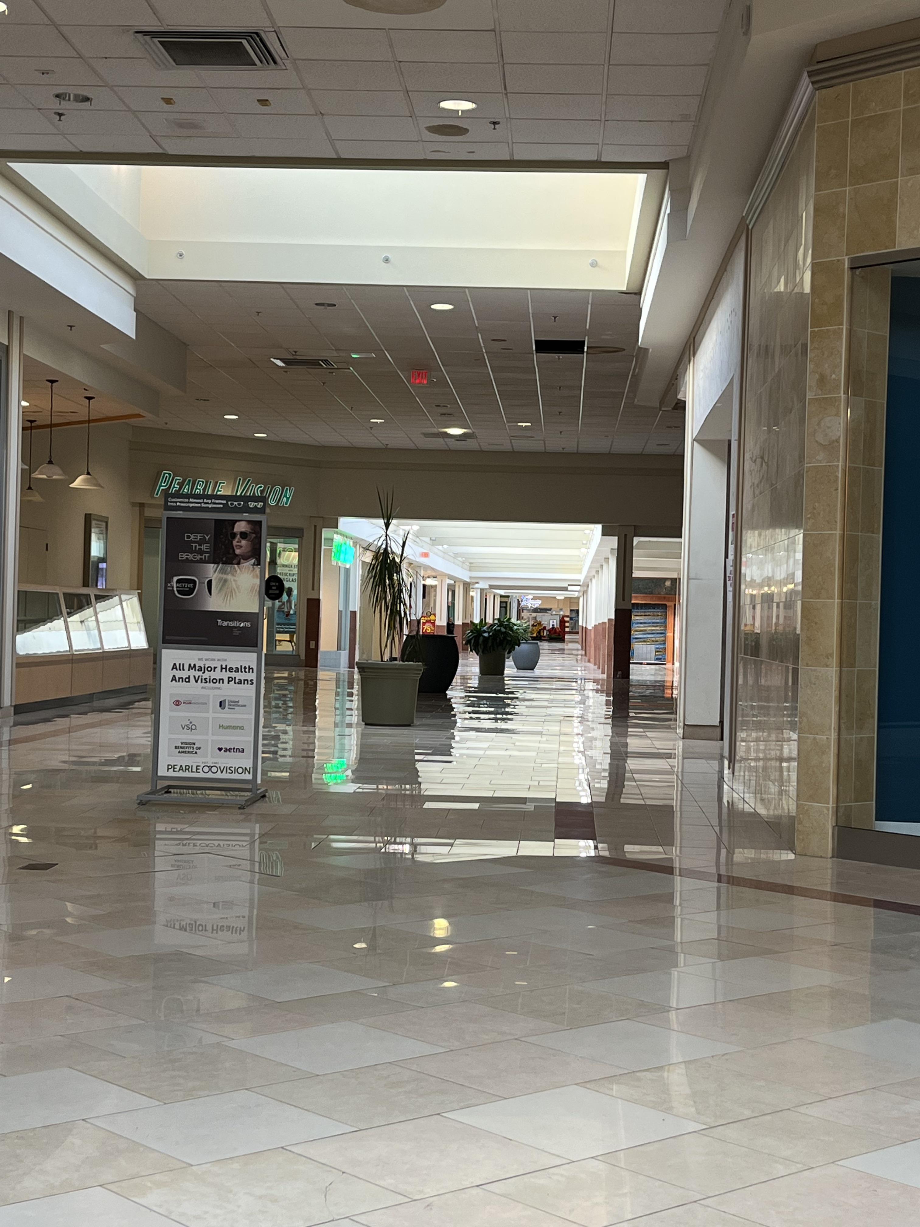 Coventry Mall Pottstown, PA r/deadmalls
