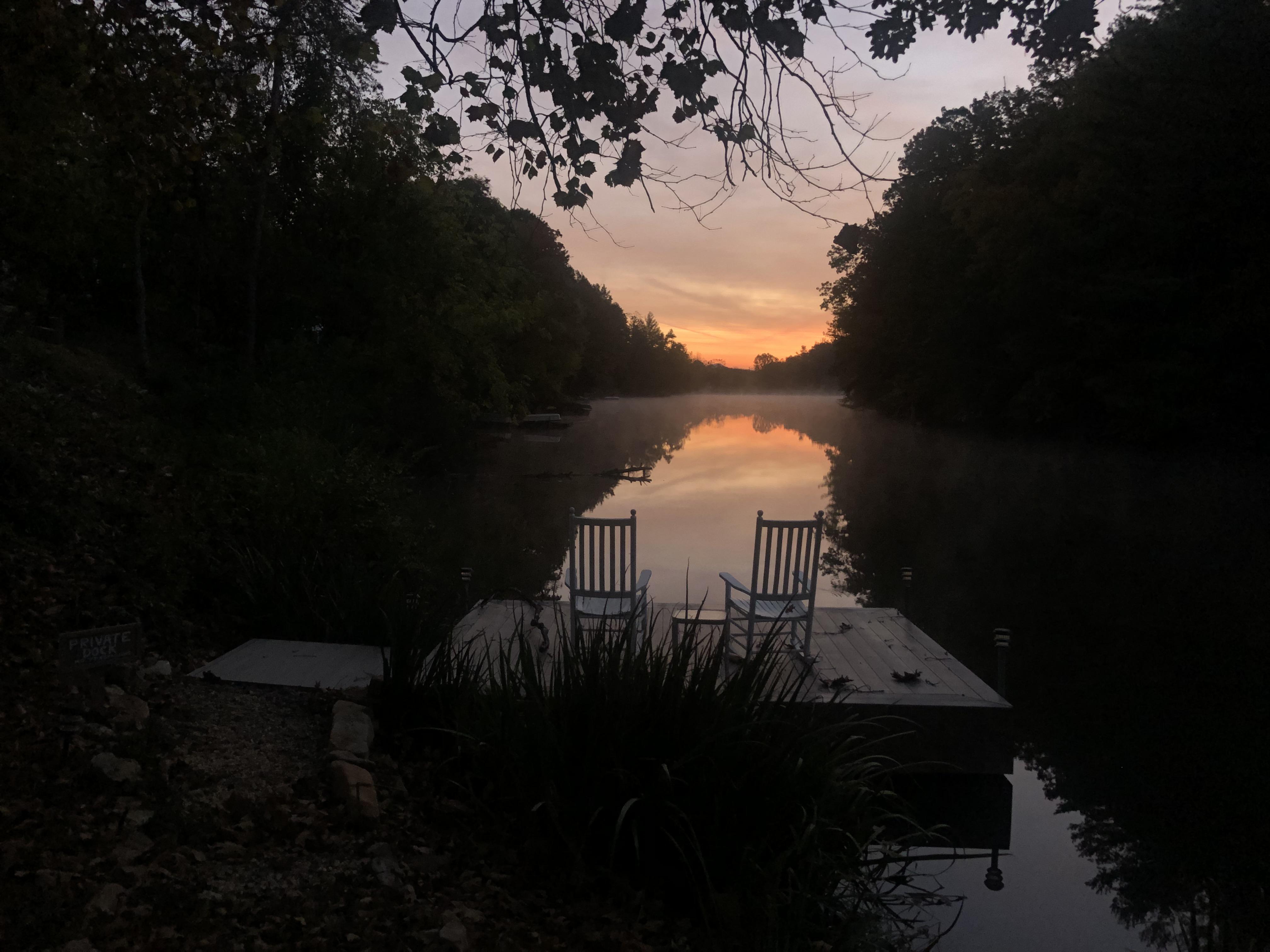(OC) Sunrise on Windsor Lake in Roanoke, Va on my morning walk