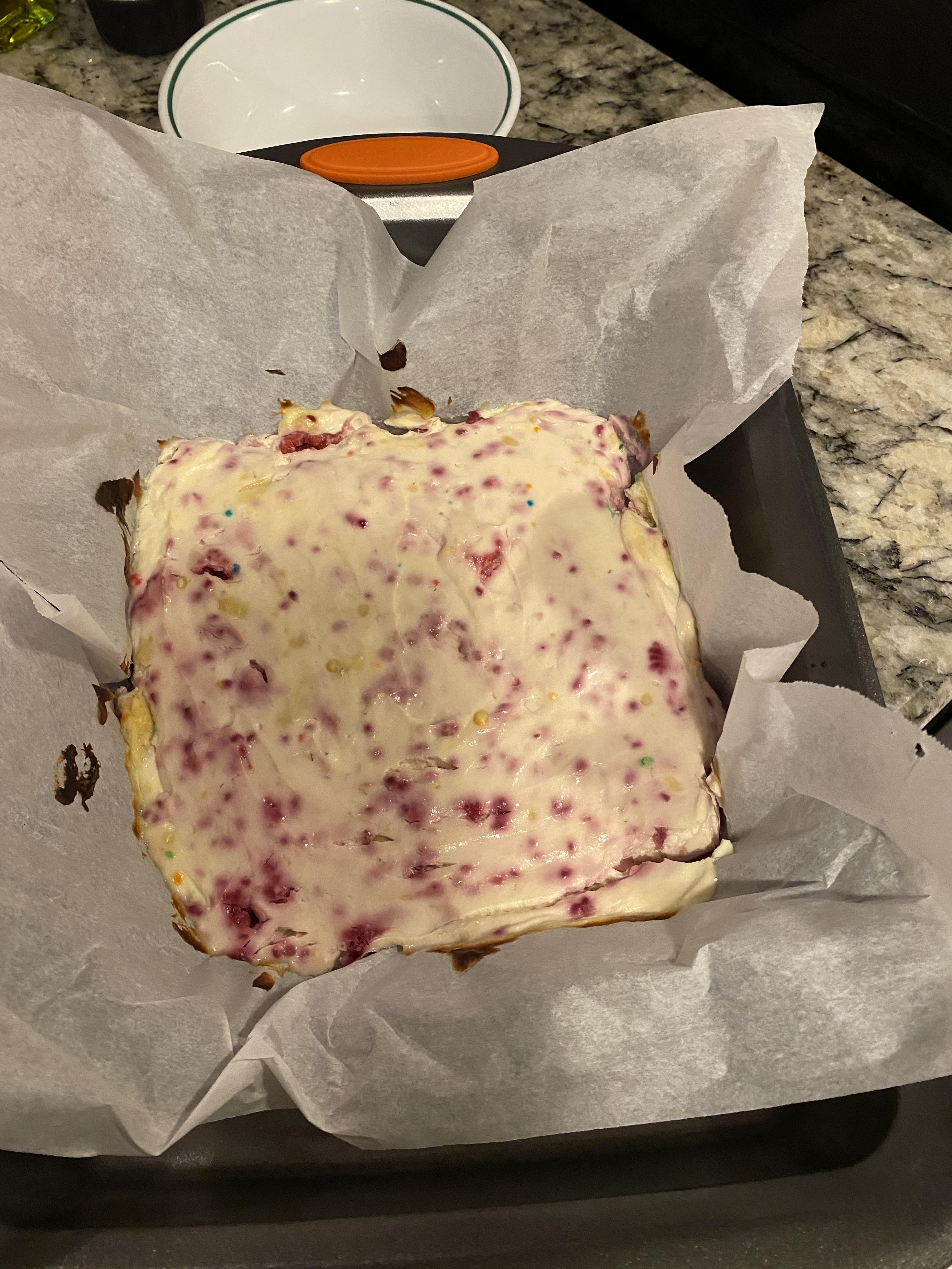Raspberry Yogurt Cake 552 kcal for the whole thing! r/1200isplenty