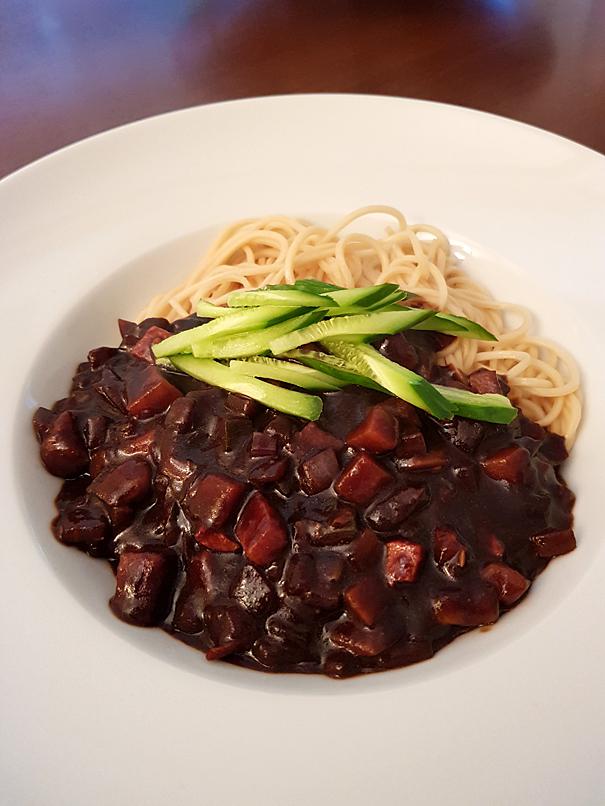 [Homemade] jjajangmyeon (Korean noodles in black bean sauce) r/food