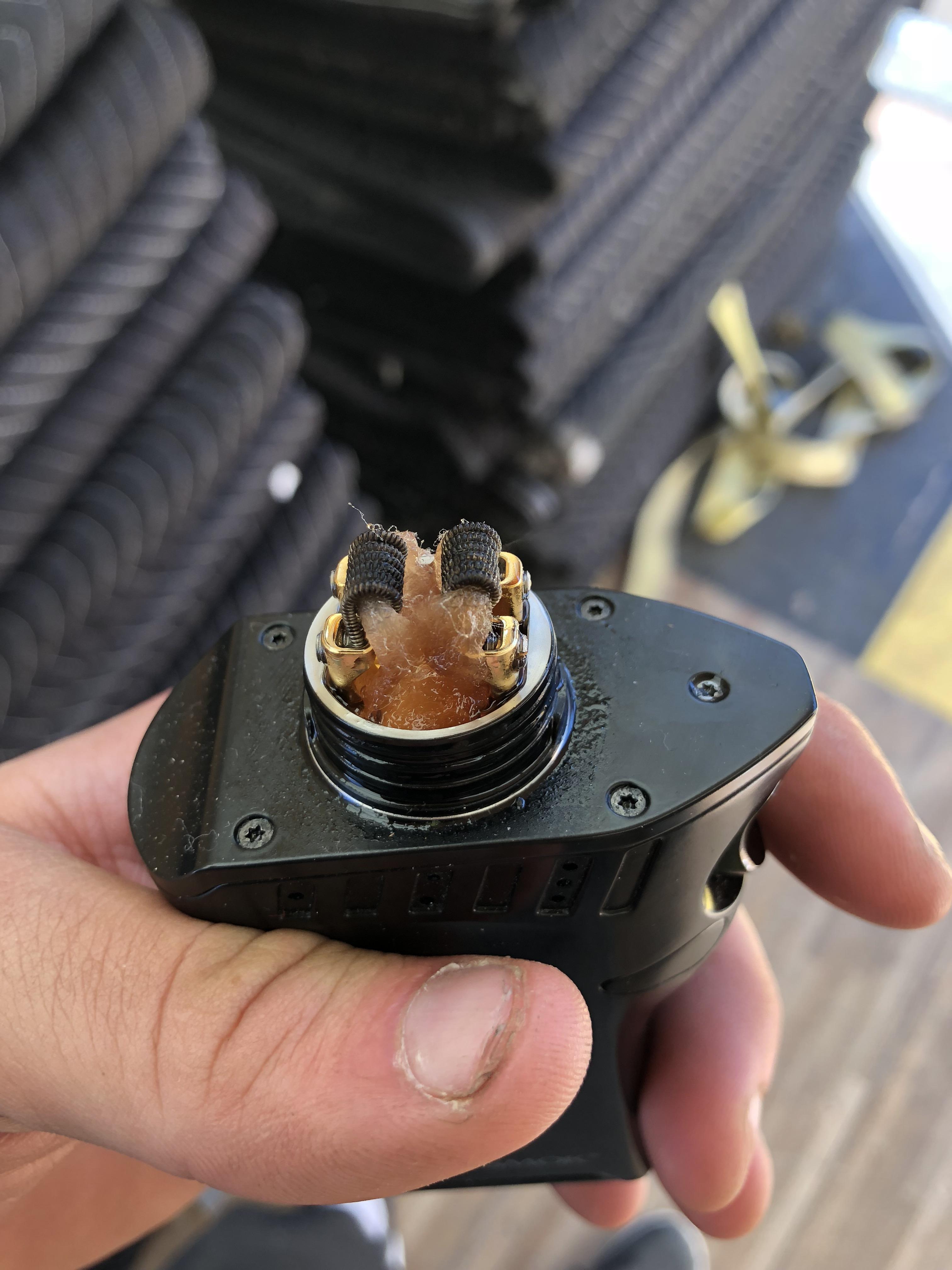 What is up with my wick? Whys it all discoloured? r/Vaping