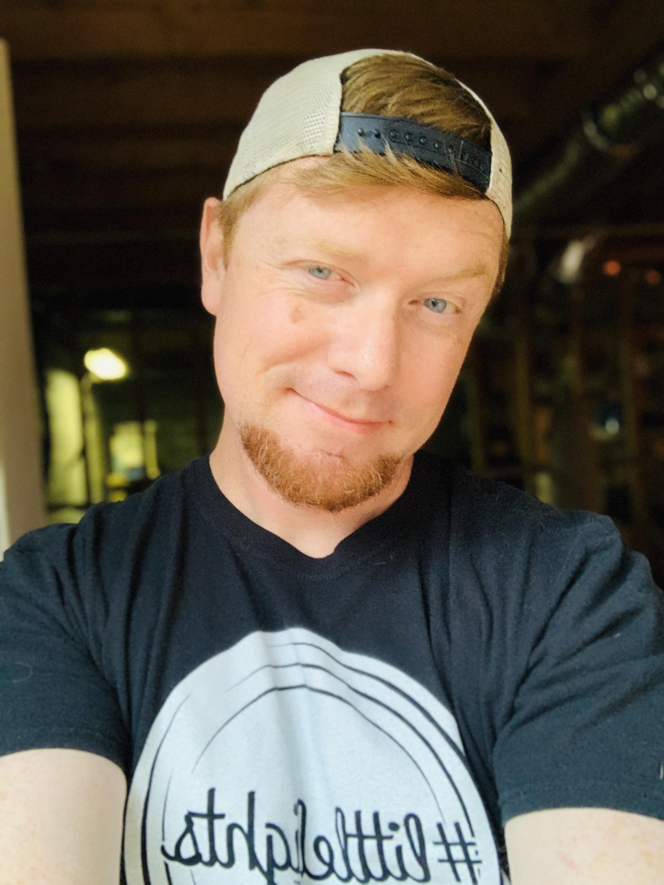 Is backwards hats still in style I can’t seem to wear my hat forwards