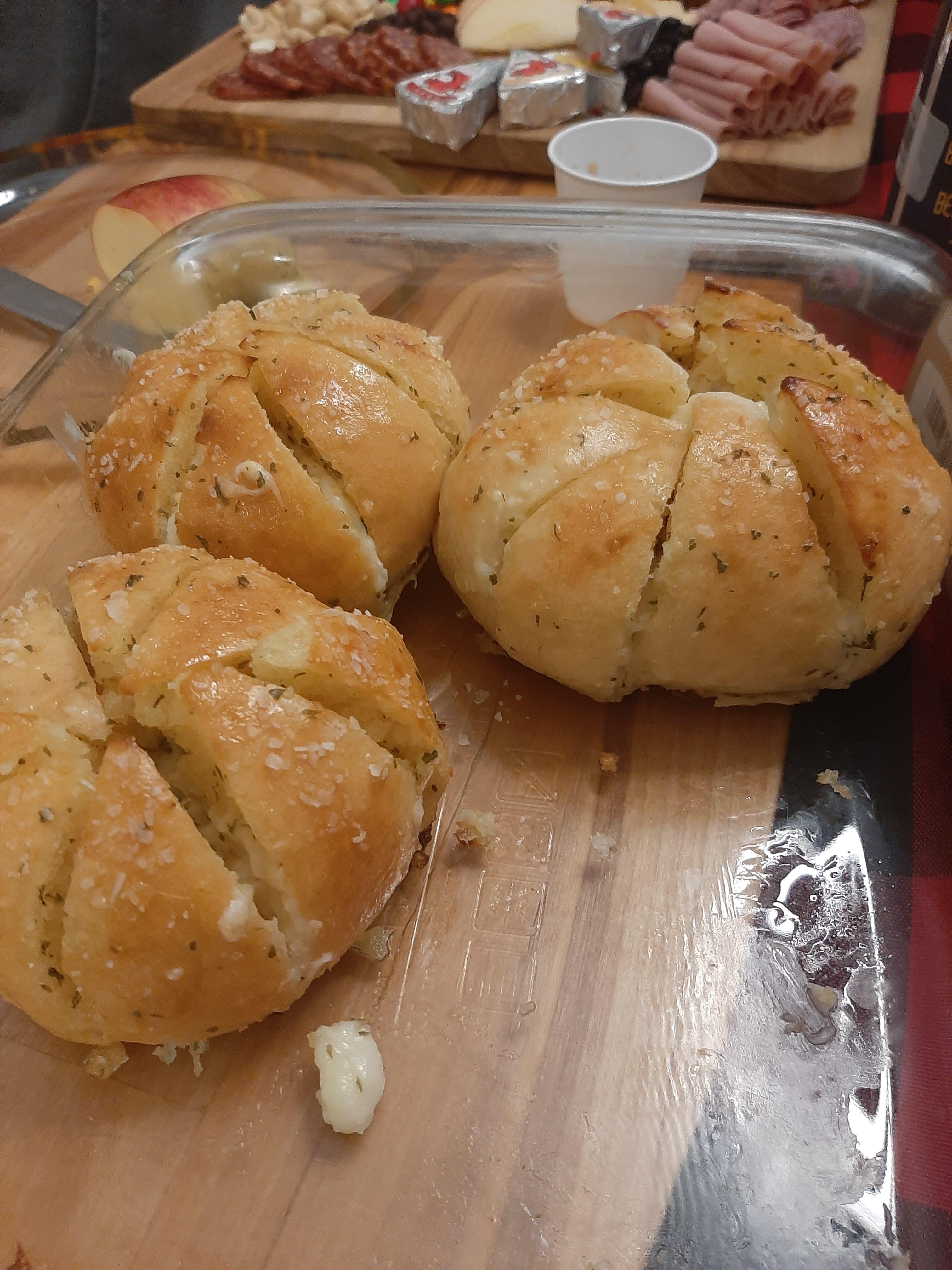 [Homemade] Korean Cream Cheese Garlic Bread r/food