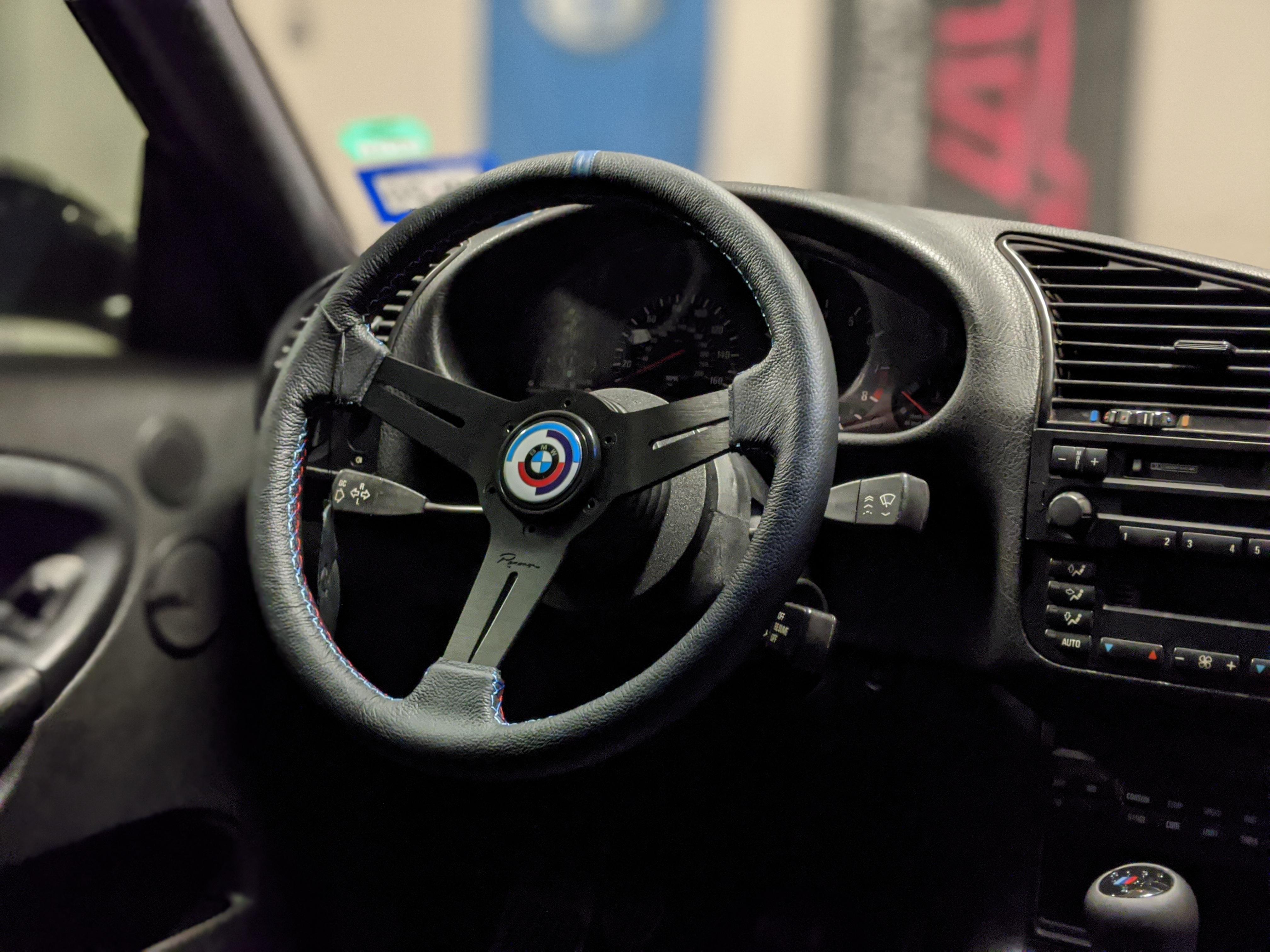 Installed a Renown steering wheel in my E36 M3 ) r/BMW