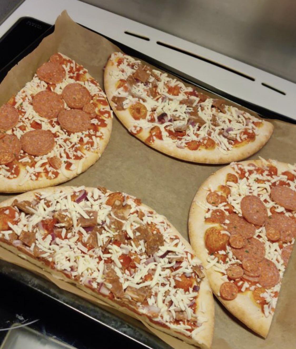 2 Frozen Pizza 1 Tray? No Problem : R/Foodhacks