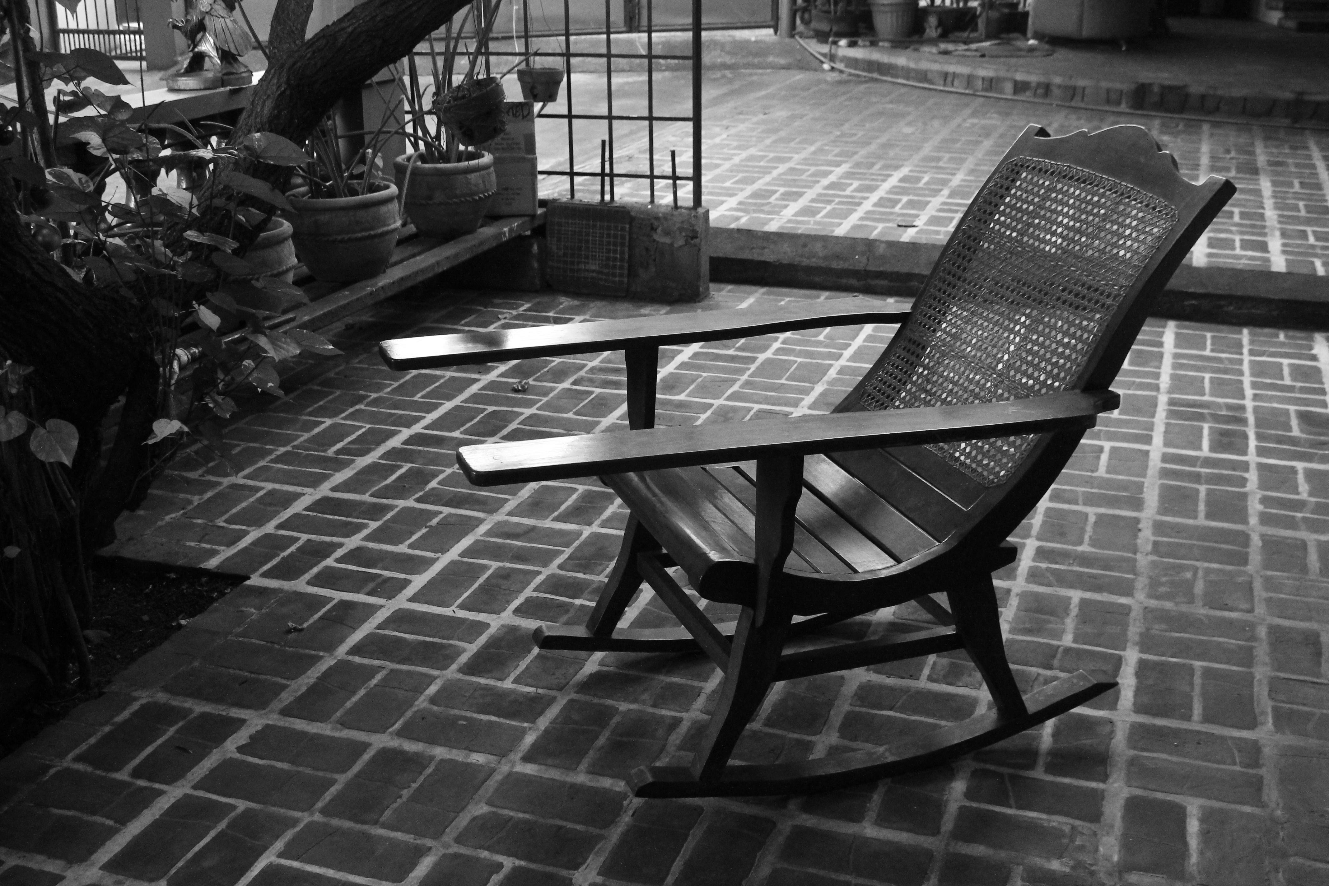 Meron ba kayong tumbatumba sa bahay? Anong materyales ang ginamit? r