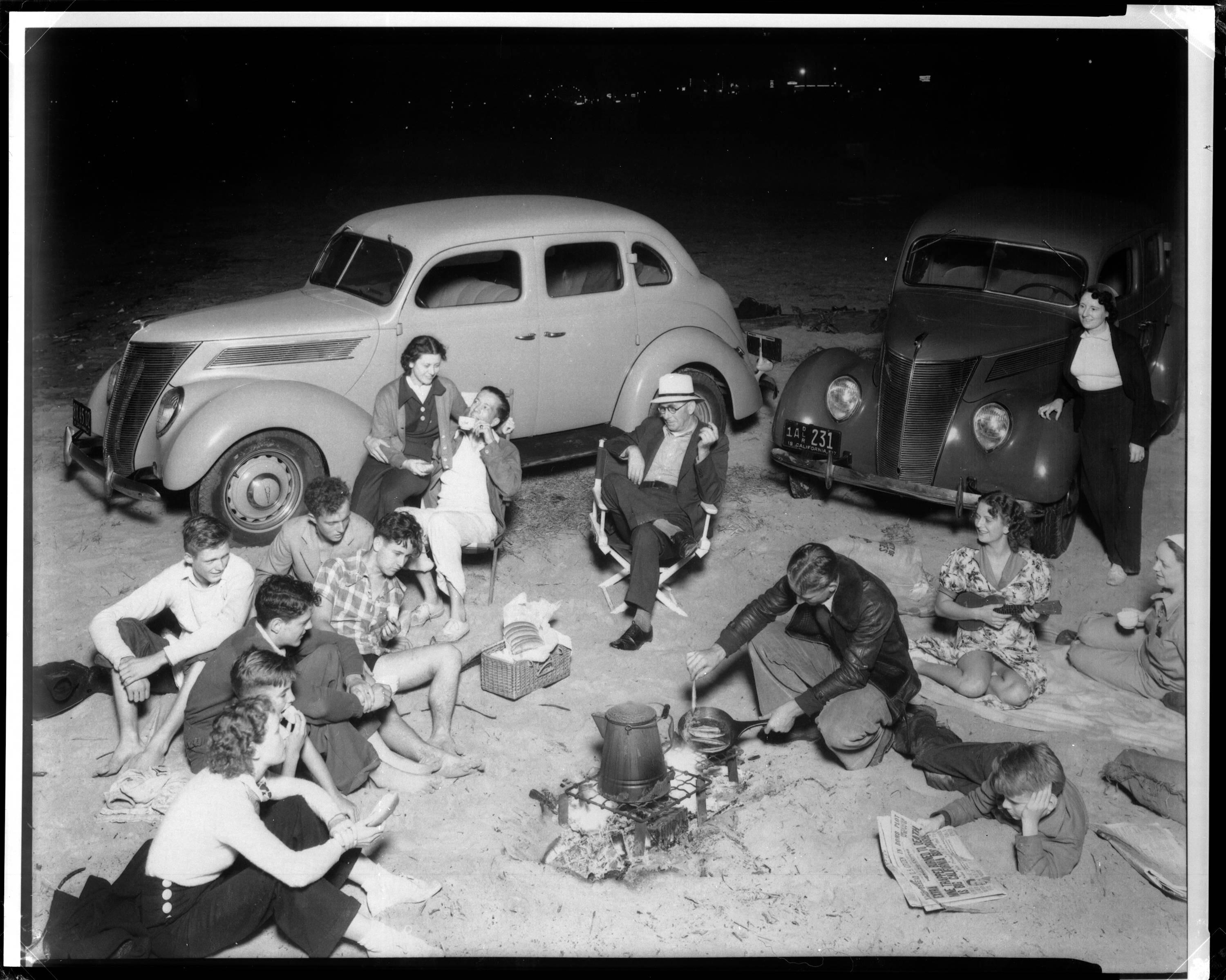 Beach picnic, Huntington Beach, CA . (1937). Photo courtesy of Dick
