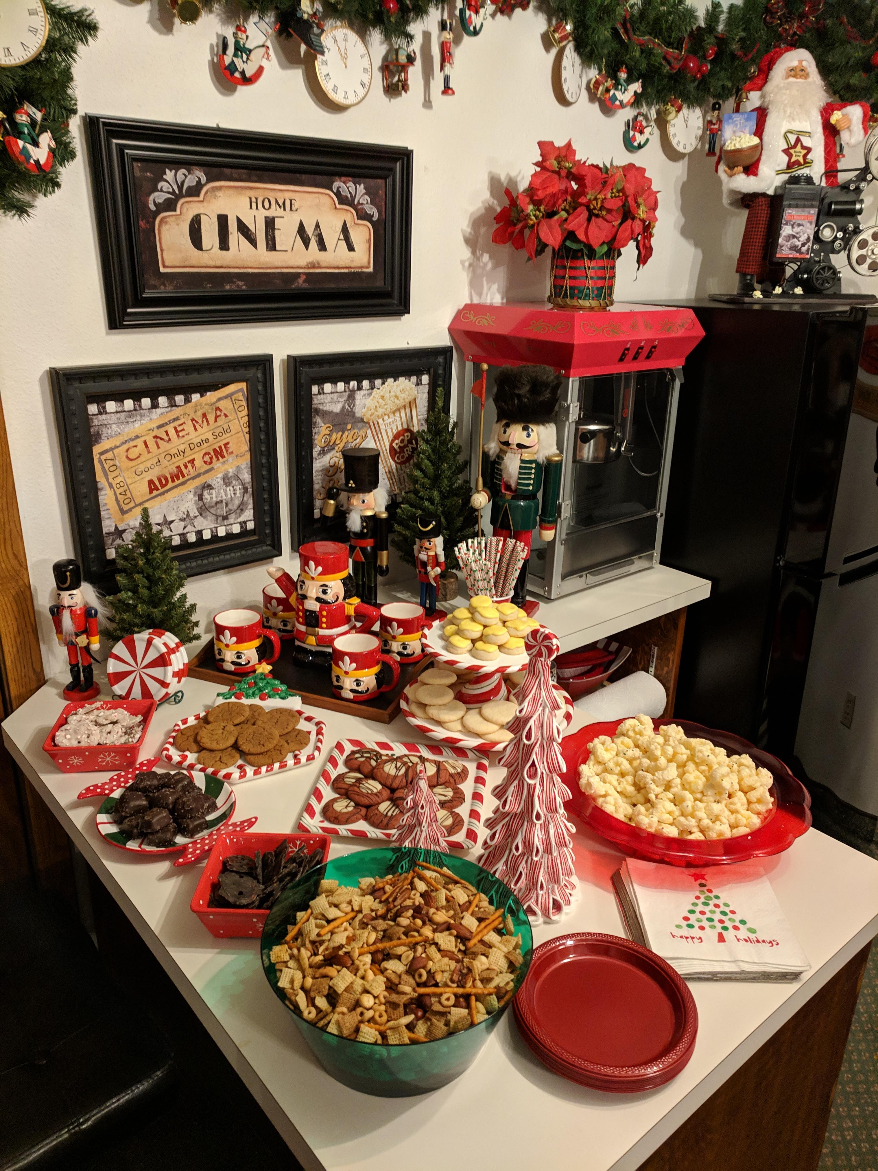 My Mom's Christmas dessert table is next level. r/Baking
