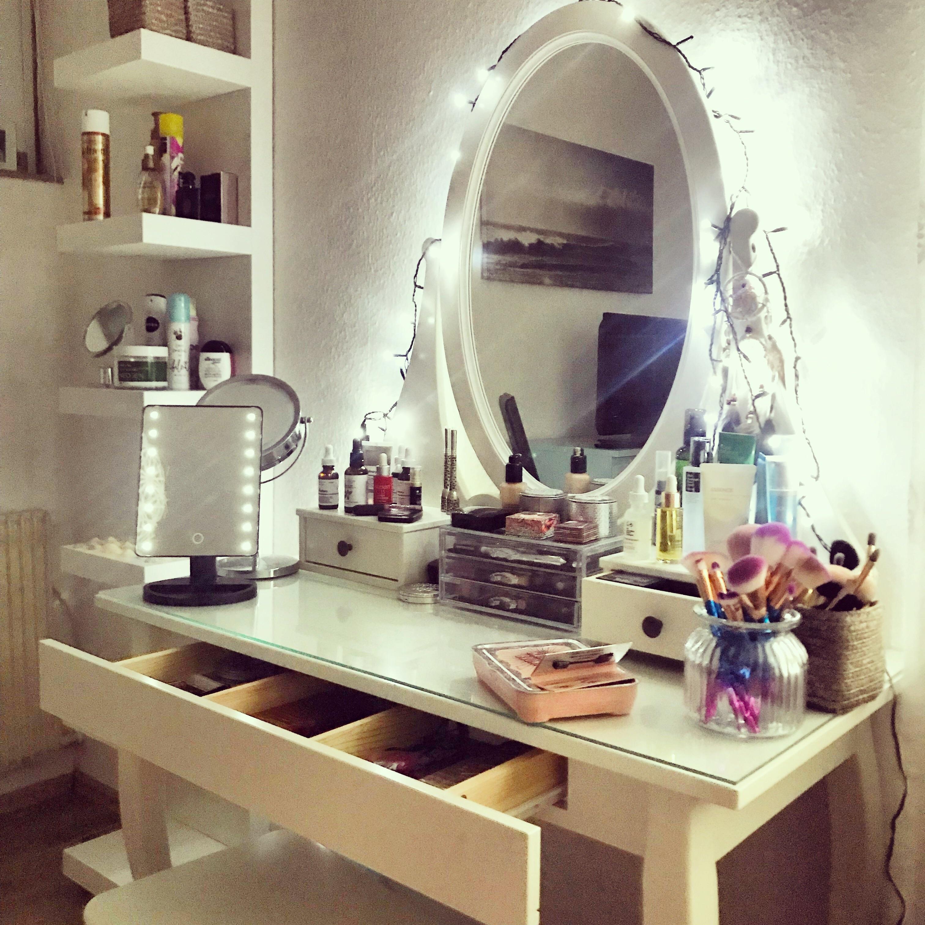 Finally found the Perfect community to share my make up table with