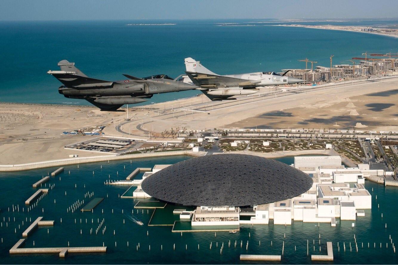 French and UAE air forces above the Louvre Abu Dhabi[1334x890] r