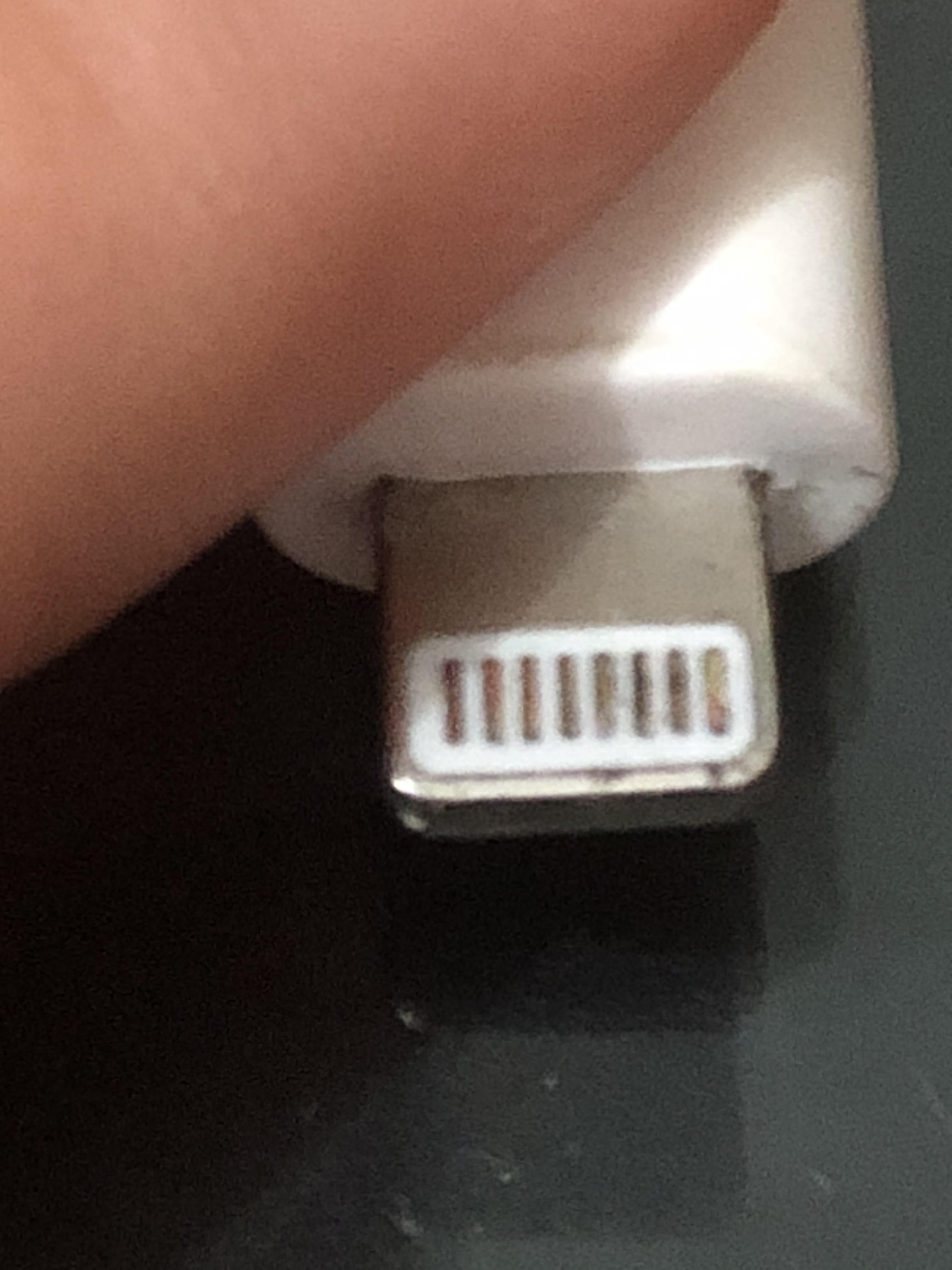 Realised that my iphone 8 was not charging today so i decided to look