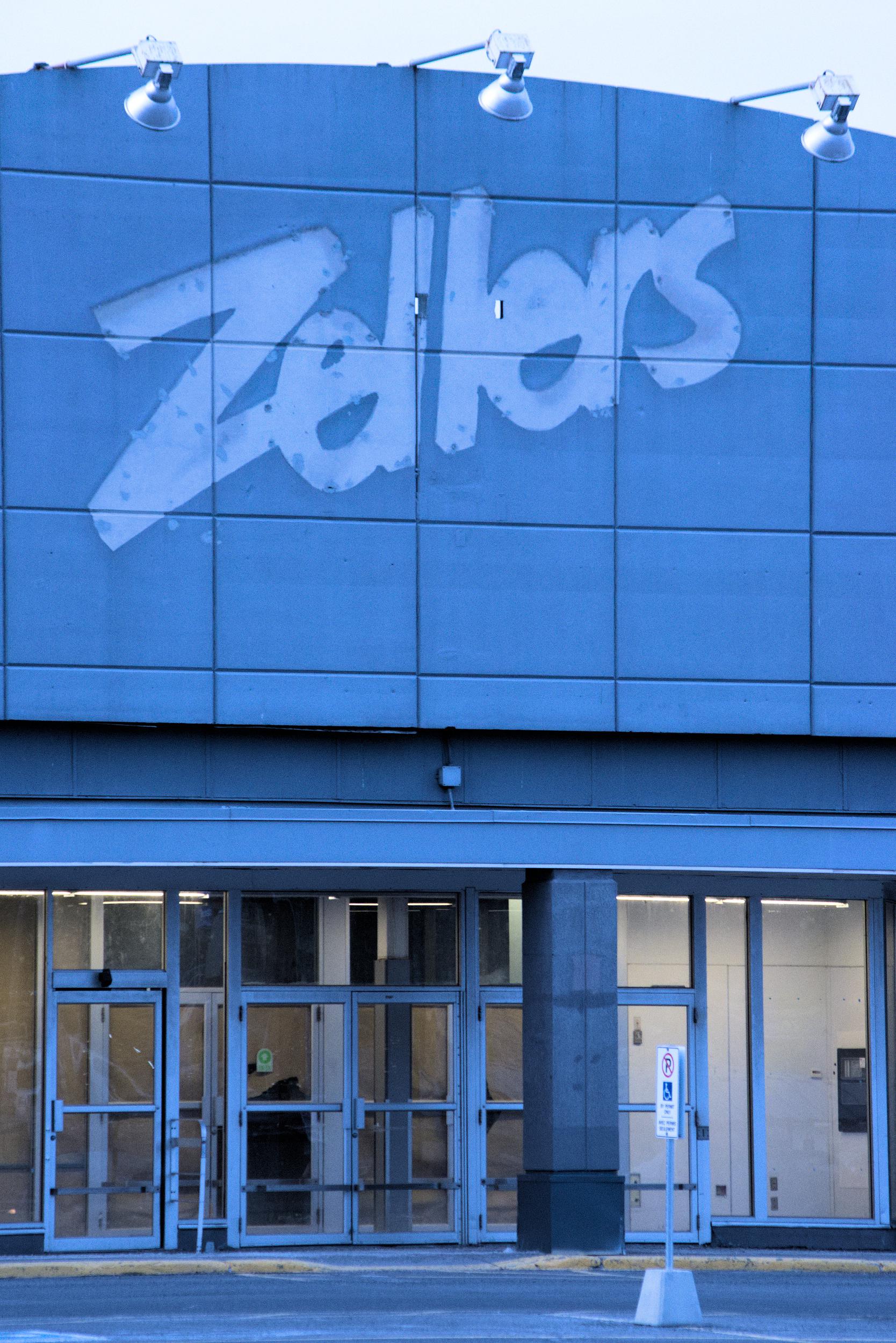 Bells Corners Zellers could be a good set for a movie r/ottawa