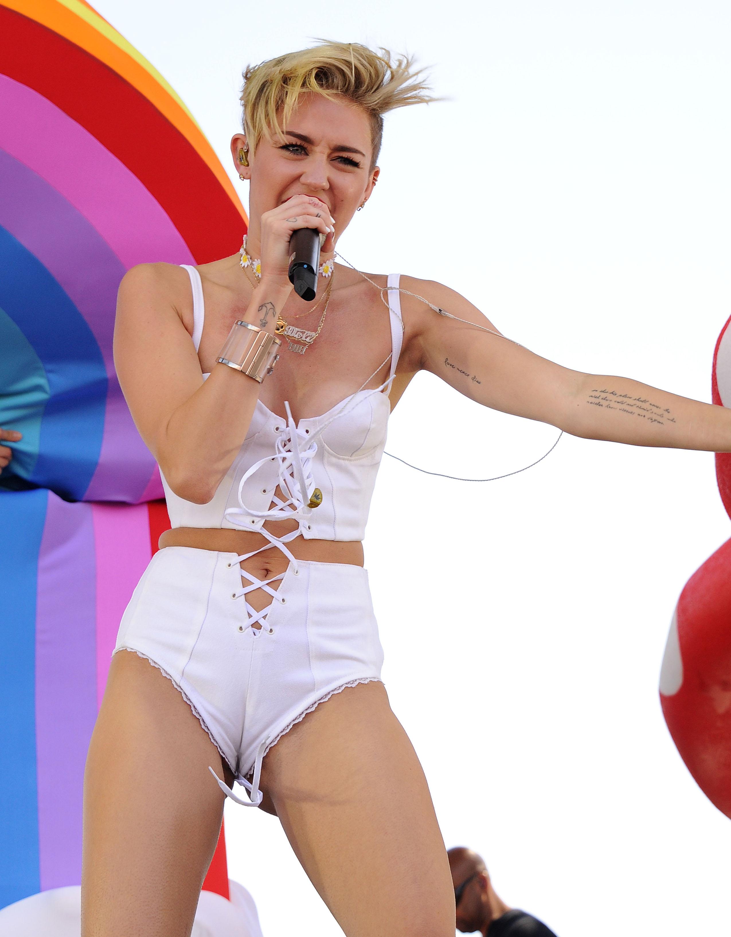 Miley Cyrus Camel Toe We Cant Stop