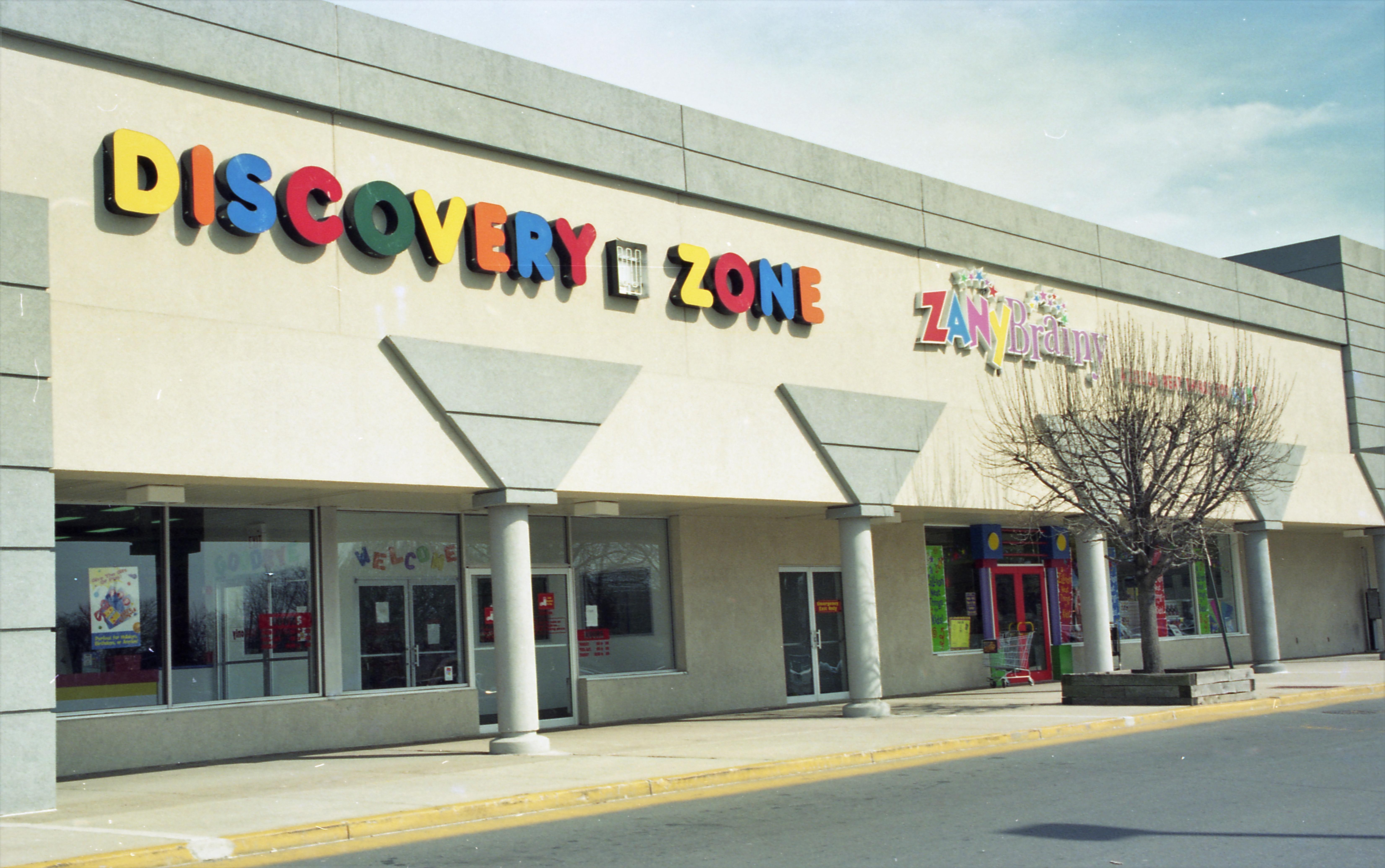 Discovery Zone and Zany Brainy, East Brunswick, NJ March 1996 r/90s