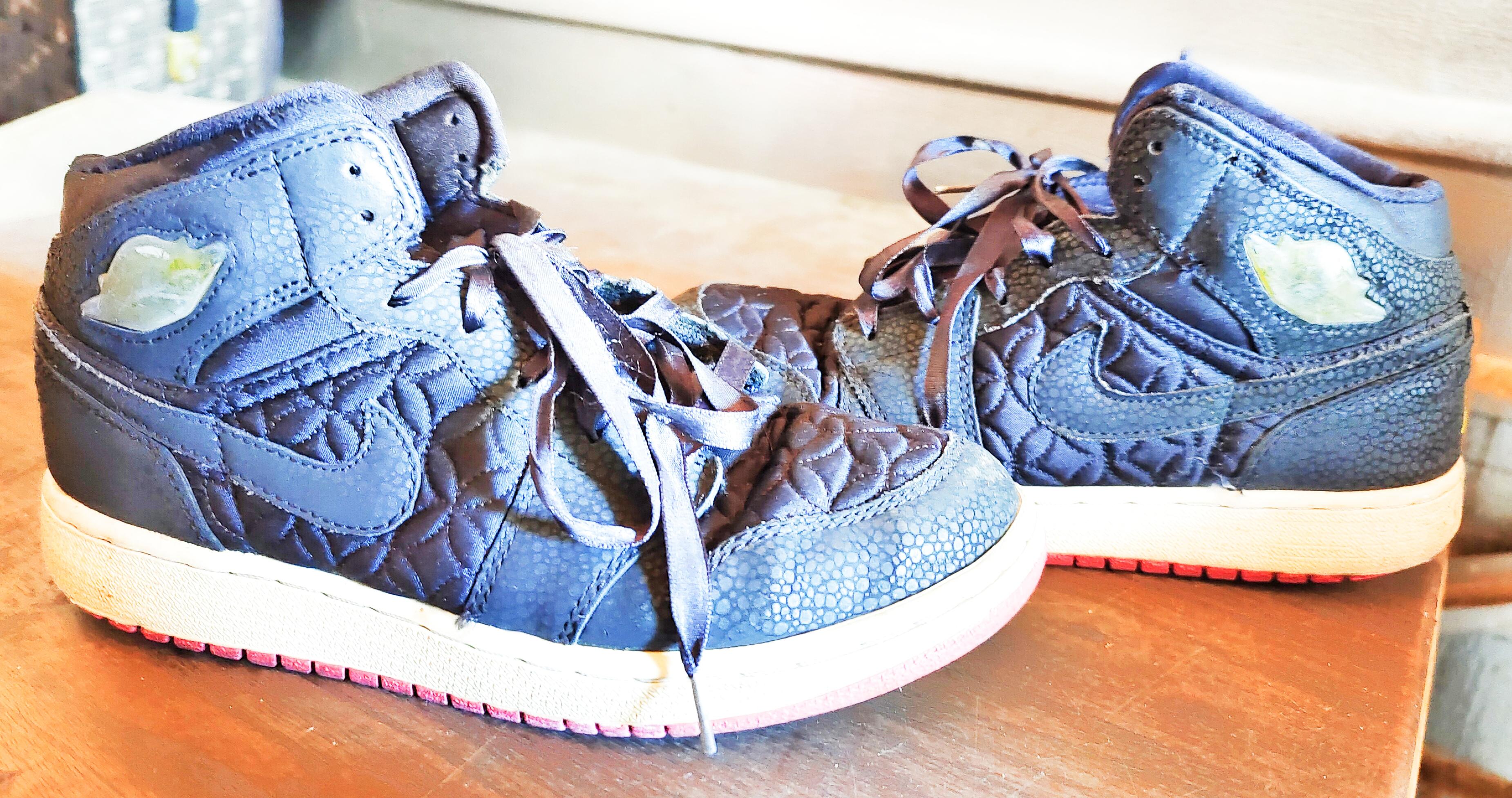 Got These Jordans At Goodwill For 5 Bucks. Good Deal??? r/Sneakers