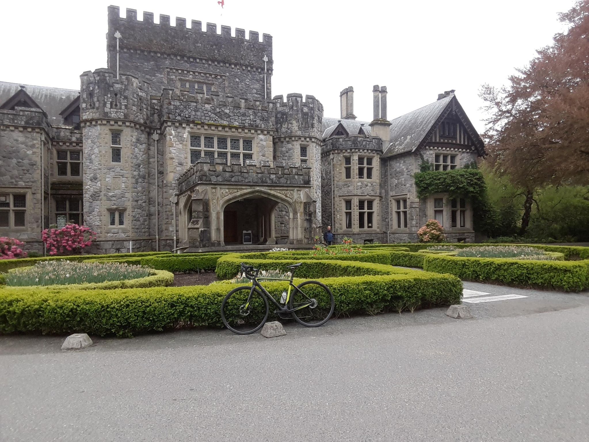 My baby in front of the XMen Mansion (Royal Roads University) r/bicycling