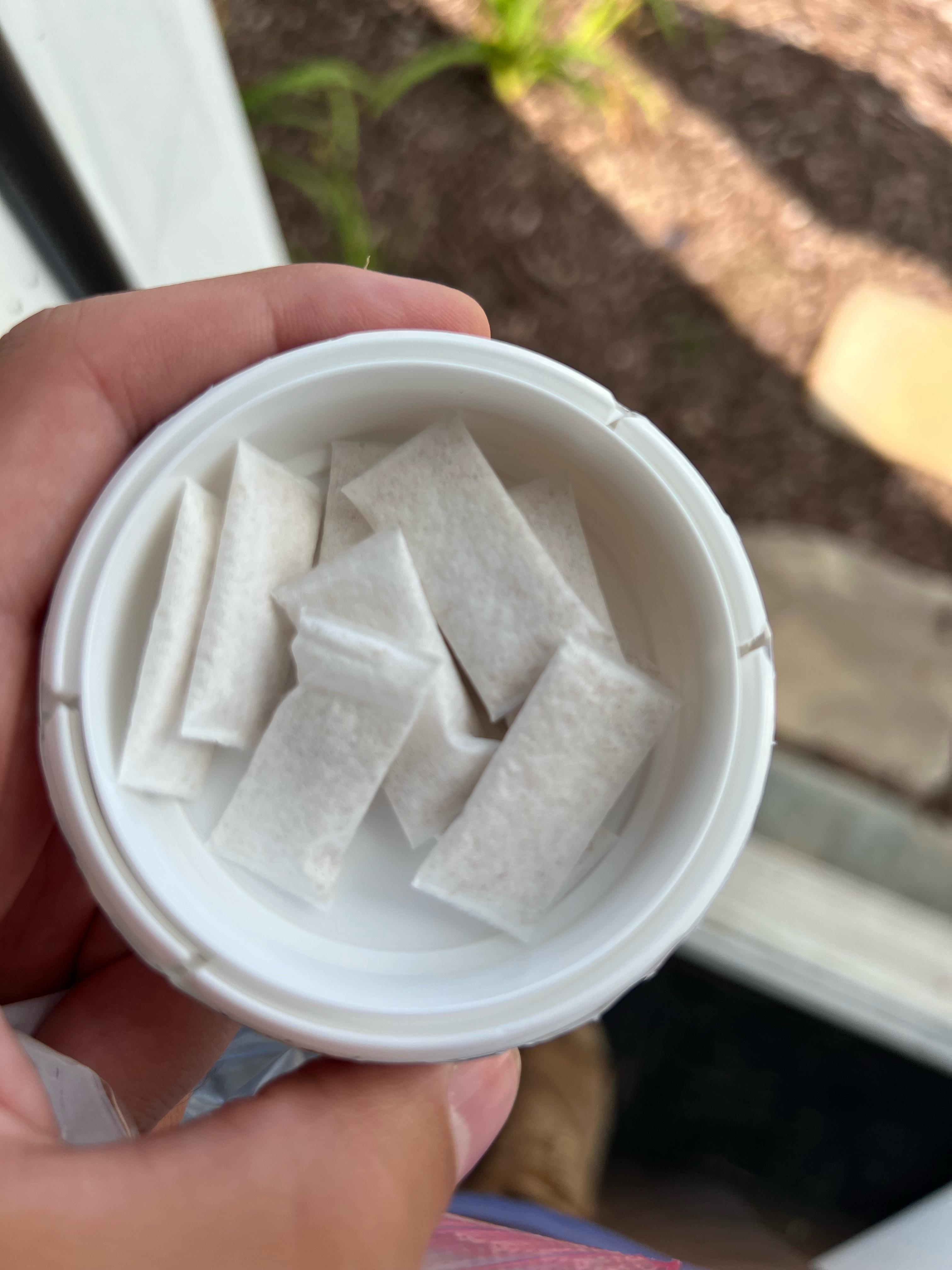 Coffee Zyns have brown spots r/NicotinePouch