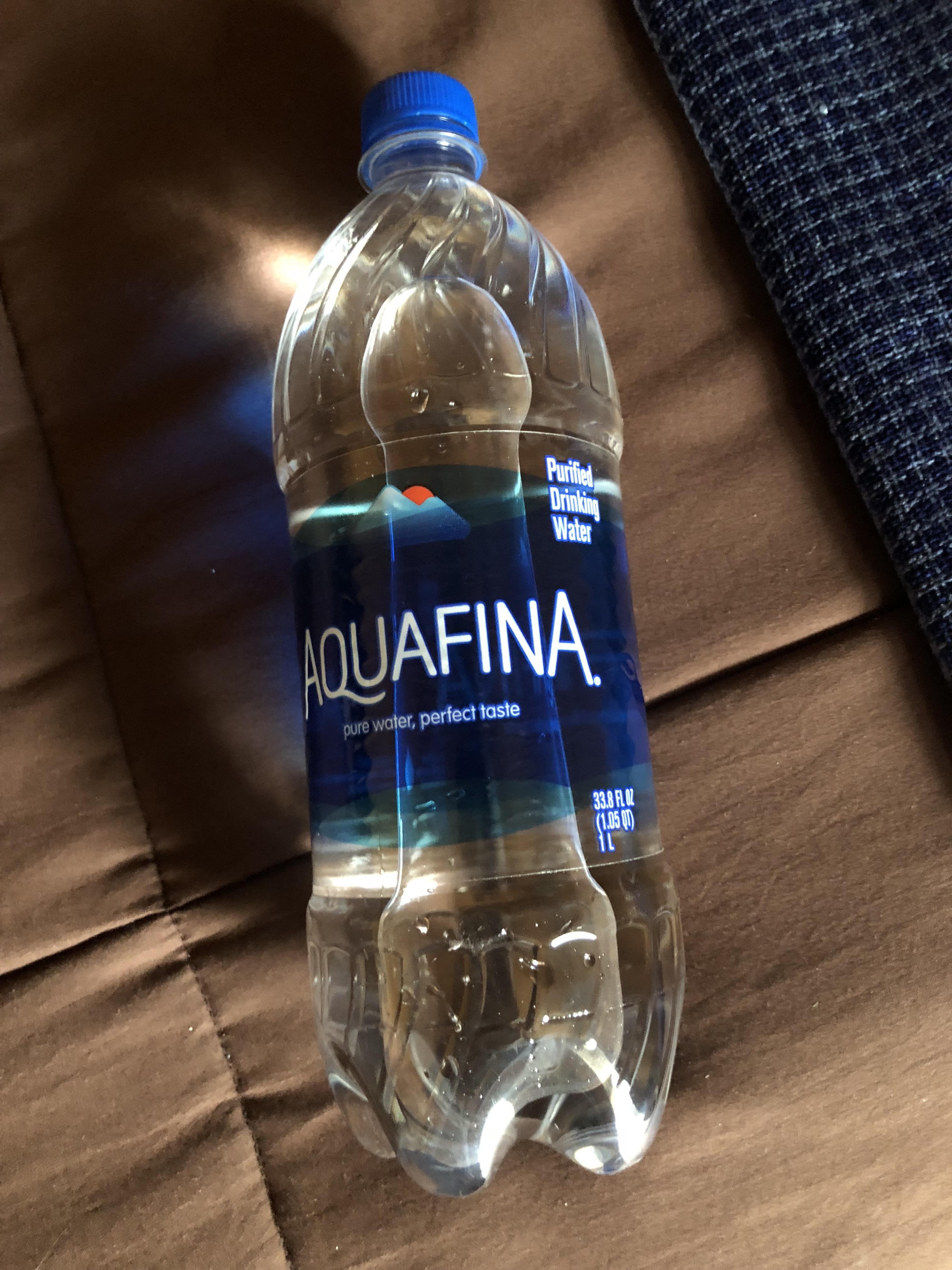 This bubble in my water bottle kinda looks like a dick. r