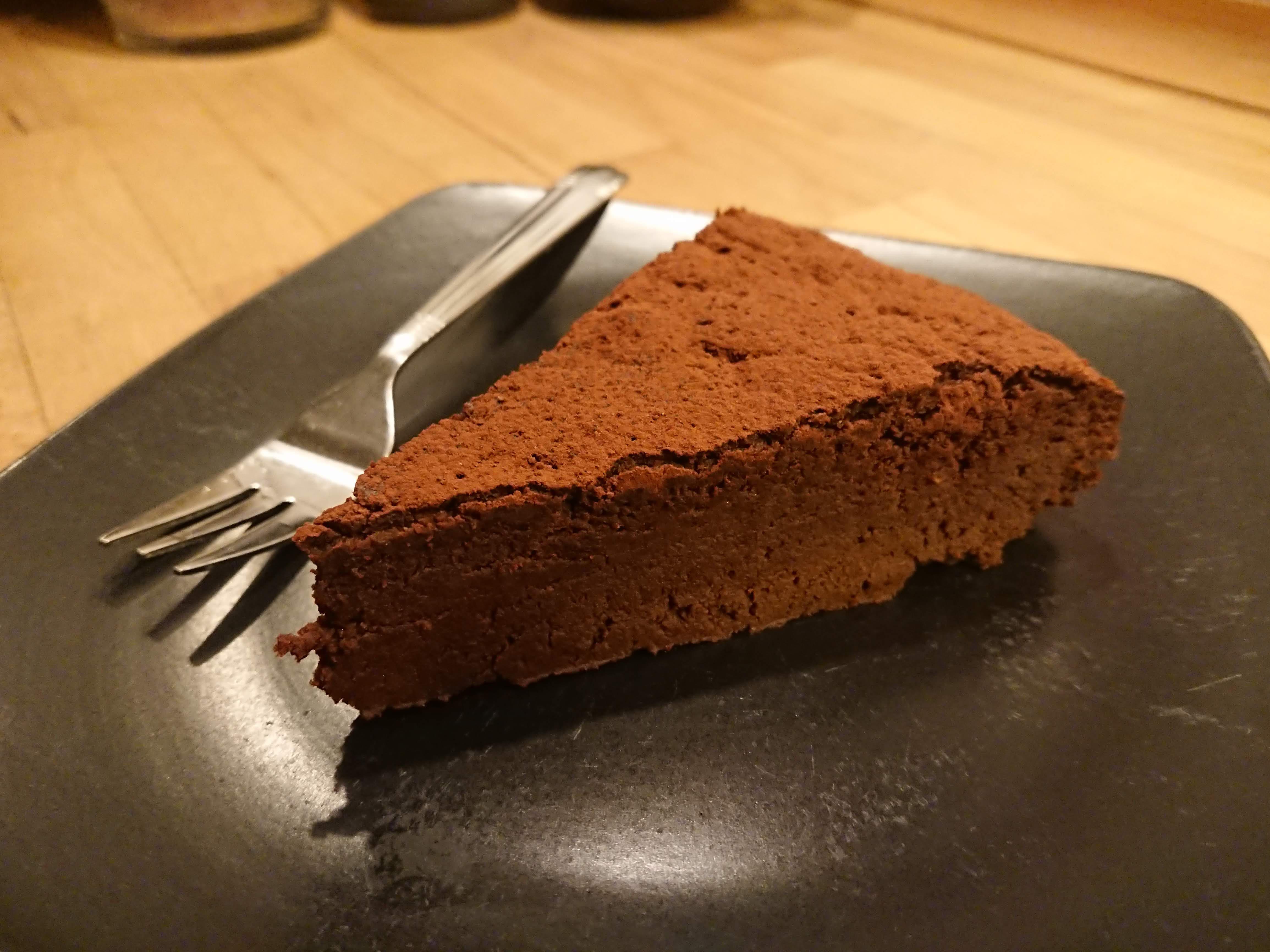 Dense fudgy chocolate cake with crispy edges r/ketorecipes