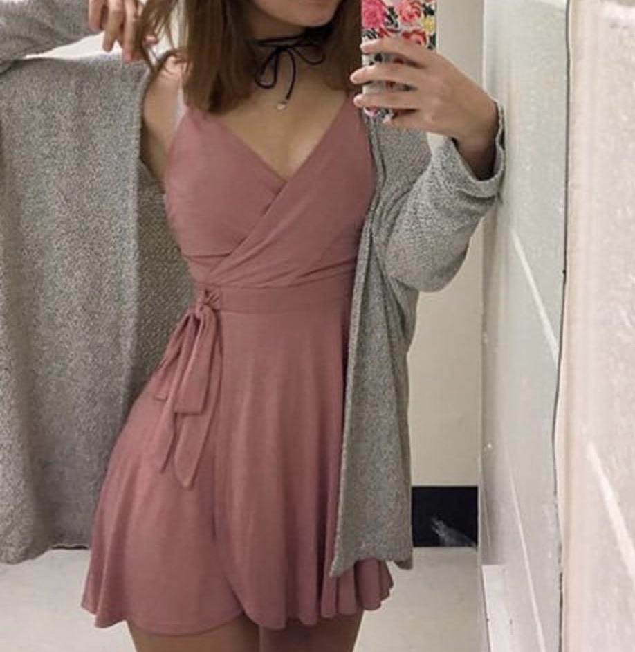 anyone know where can i buy this dress or something similar? ( r