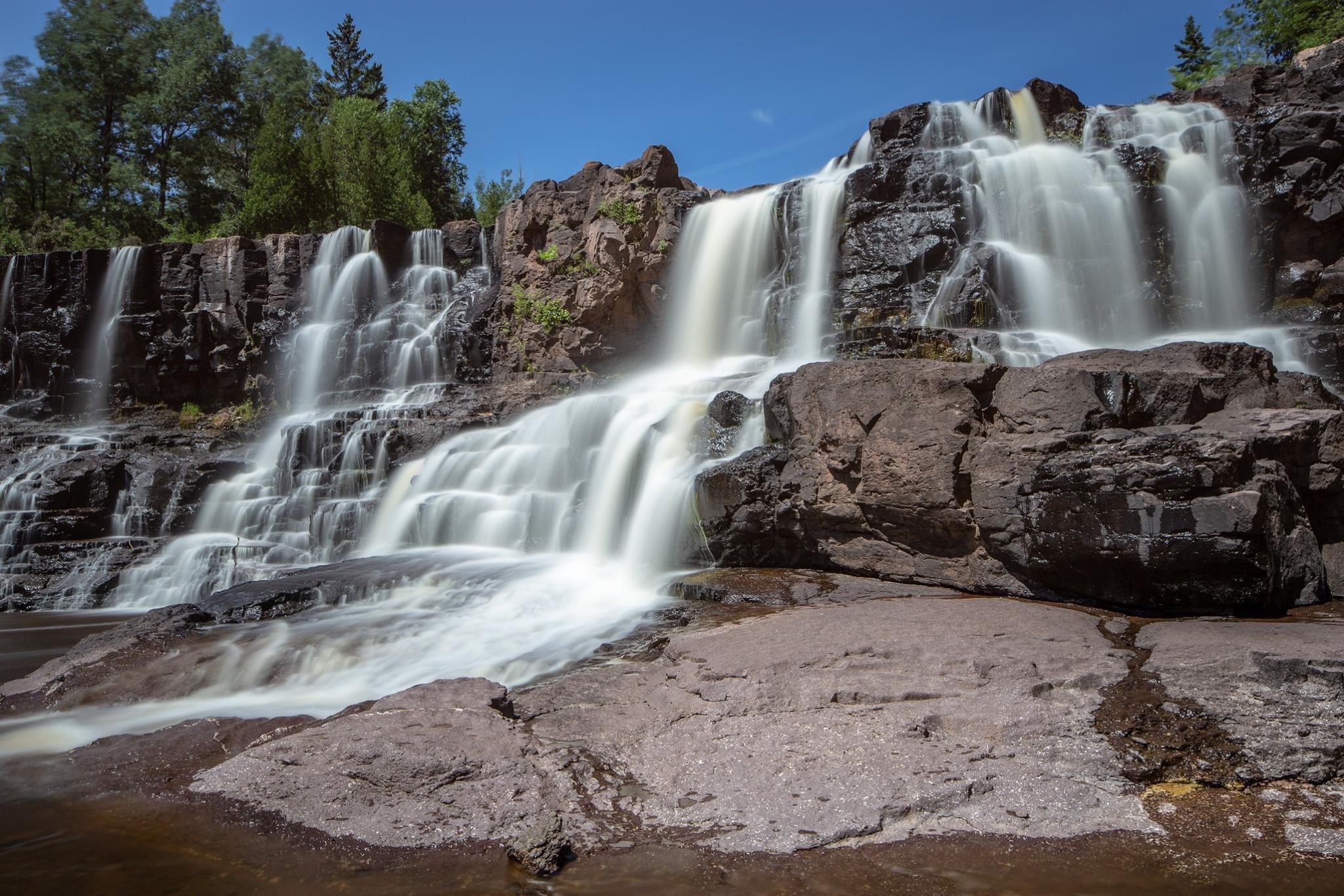 Gooseberry Falls, Two Harbors, MN, USA [OC][2048x1365] r/EarthPorn