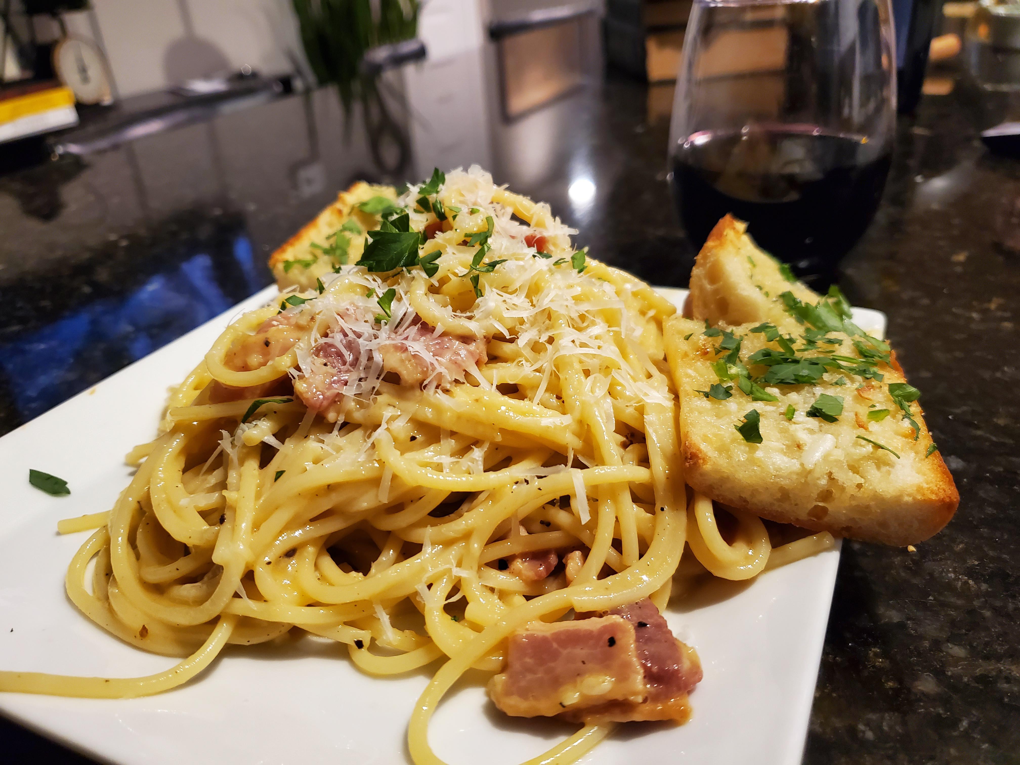 Spaghetti carbonara and garlic bread r/tonightsdinner