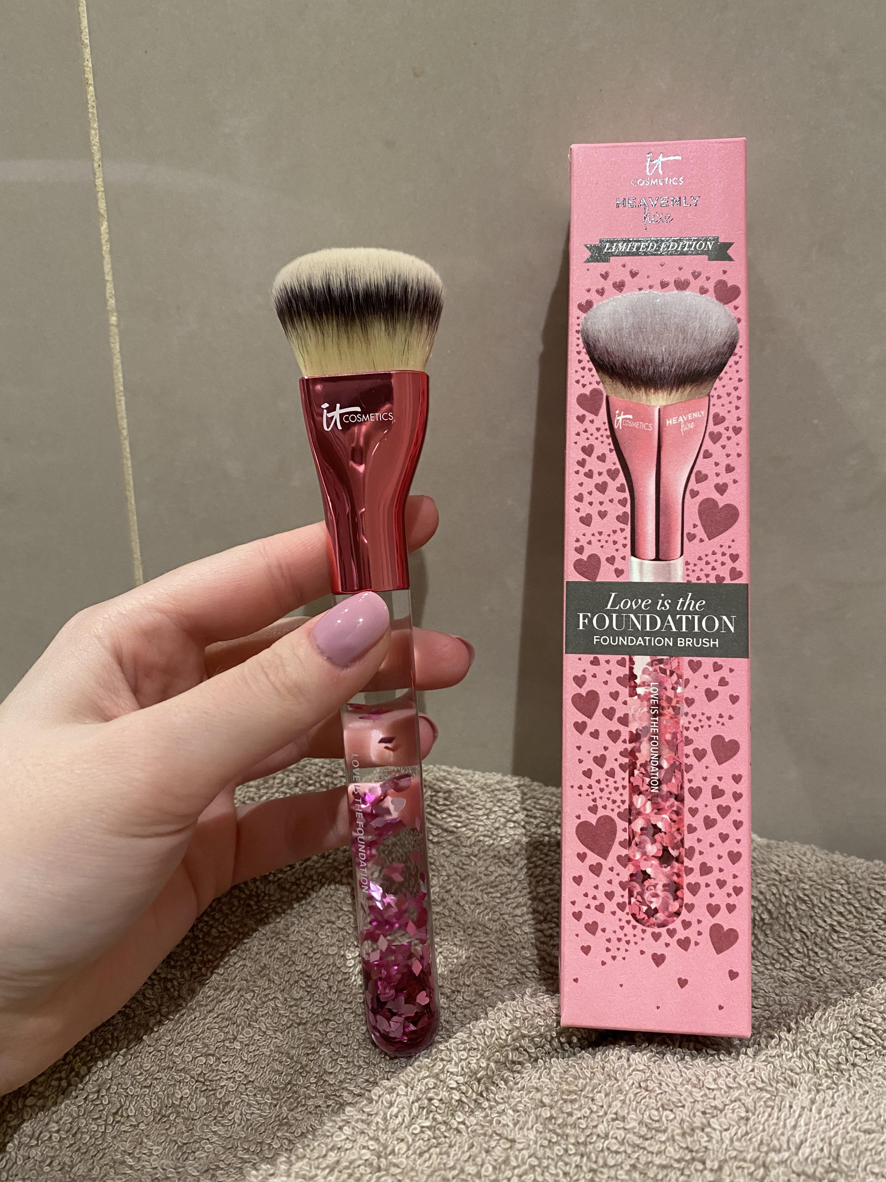It cosmetics love is the foundation brush currently on Sephora IS the