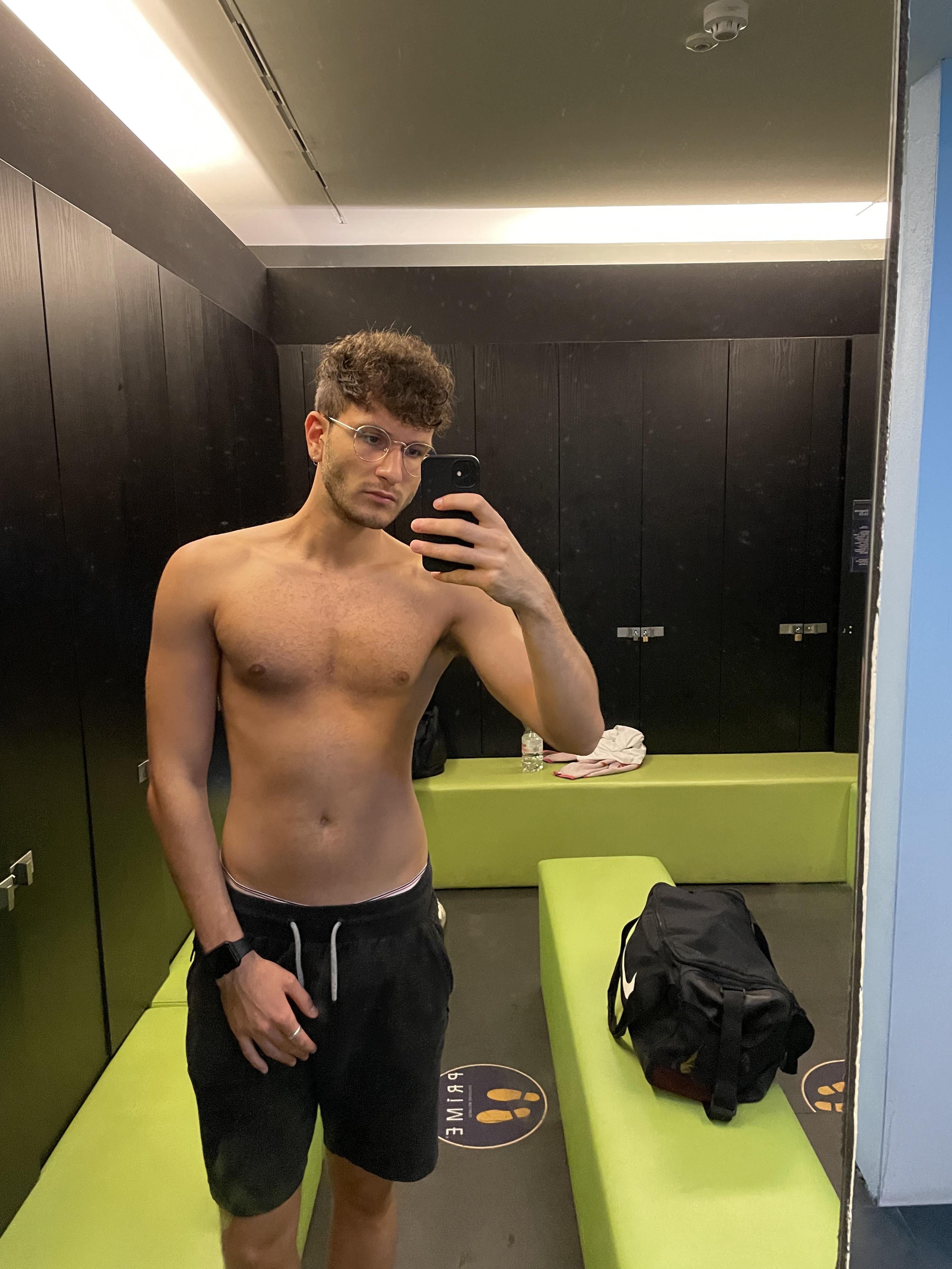 Always alone in the locker room😏 : menslockerroom
