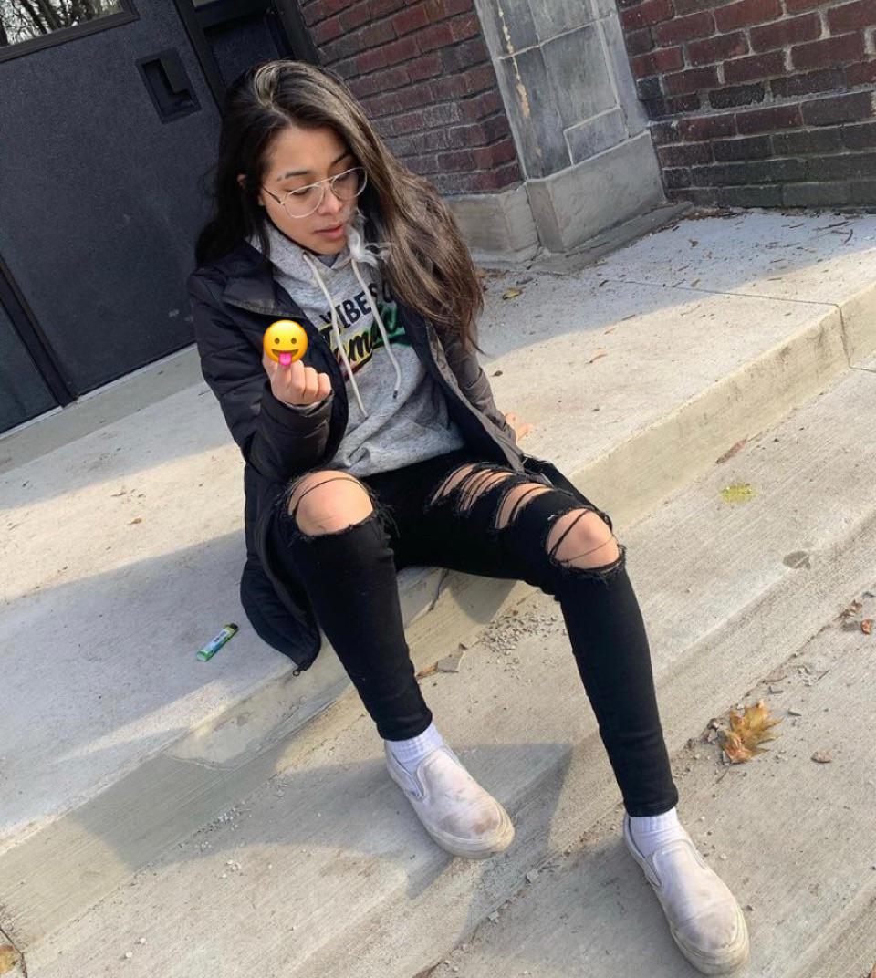 my dirty white shoes is what makes the fit lol r/OUTFITS