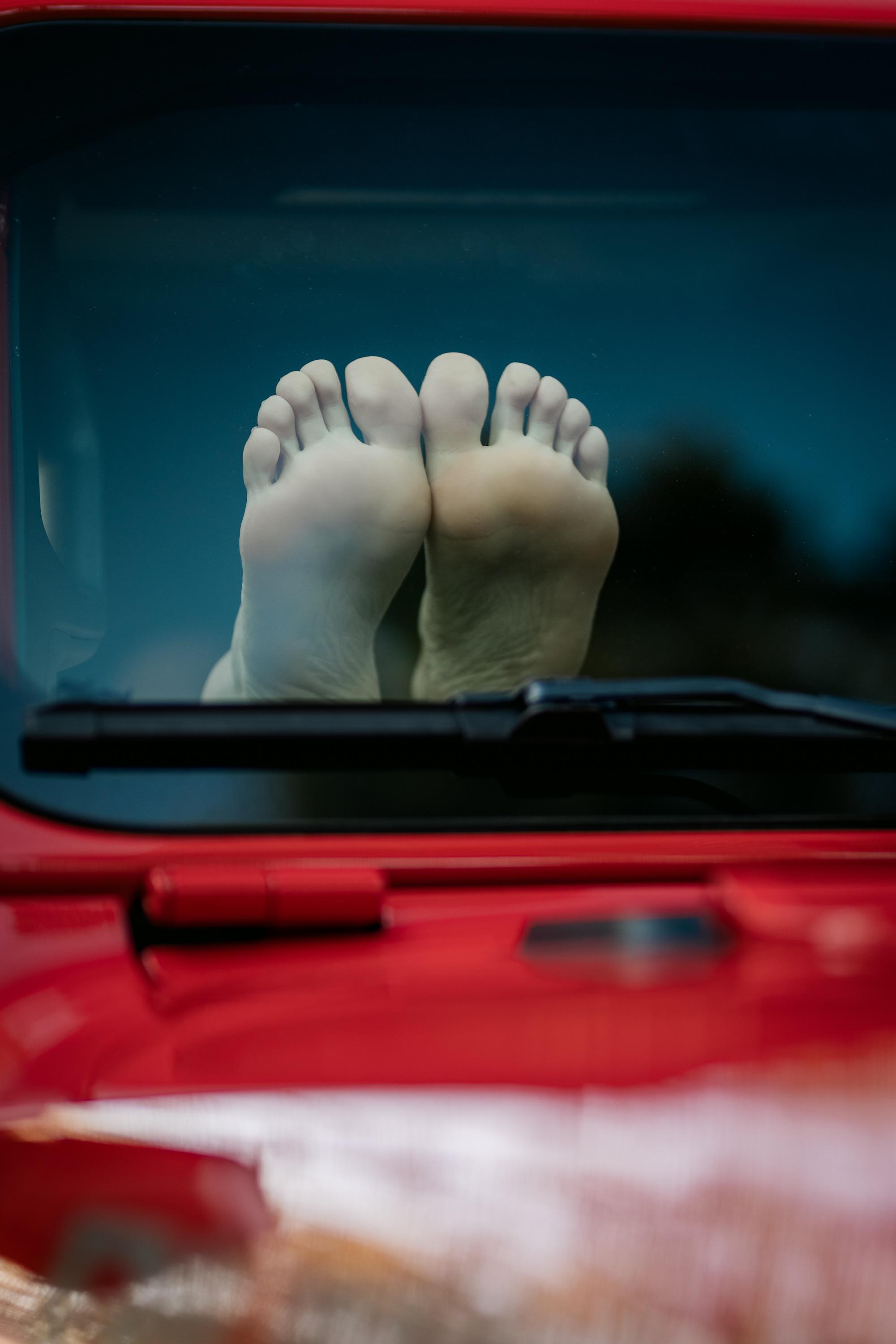 Windshield Feet For Everyone To See r/VerifiedFeet